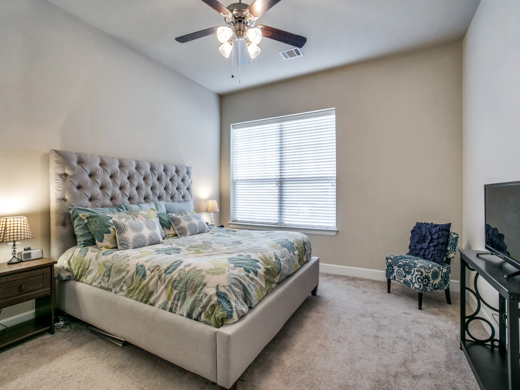 Single Family Residence For Rent in Tarrant County , 1010 Crystal Oak Lane, Arlington, Texas 76005, 3 Bedroom, 3 Bathroom, 2 Garage spaces, 2,990 Sqft, built in 2013, mls#21389281, Real Estate Agent in Arlington, Homes For Rent in Tarrant county, Homes For Rent in Arlington, Realtor in Arlington Texas, Real Estate Brokerage Independent Realty Texas, Luminita Cordes Realtor
