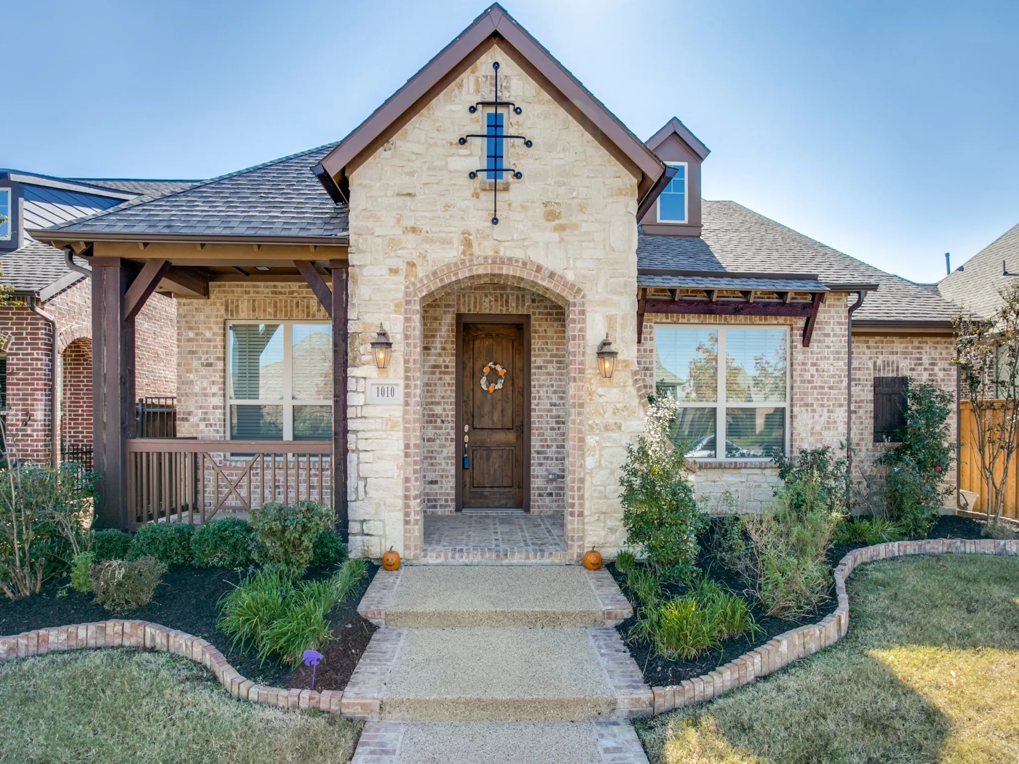 Single Family Residence For Rent in Tarrant County , 1010 Crystal Oak Lane, Arlington, Texas 76005, 3 Bedroom, 3 Bathroom, 2 Garage spaces, 2,990 Sqft, built in 2013, mls#21389281, Real Estate Agent in Arlington, Homes For Rent in Tarrant county, Homes For Rent in Arlington, Realtor in Arlington Texas, Real Estate Brokerage Independent Realty Texas, Luminita Cordes Realtor