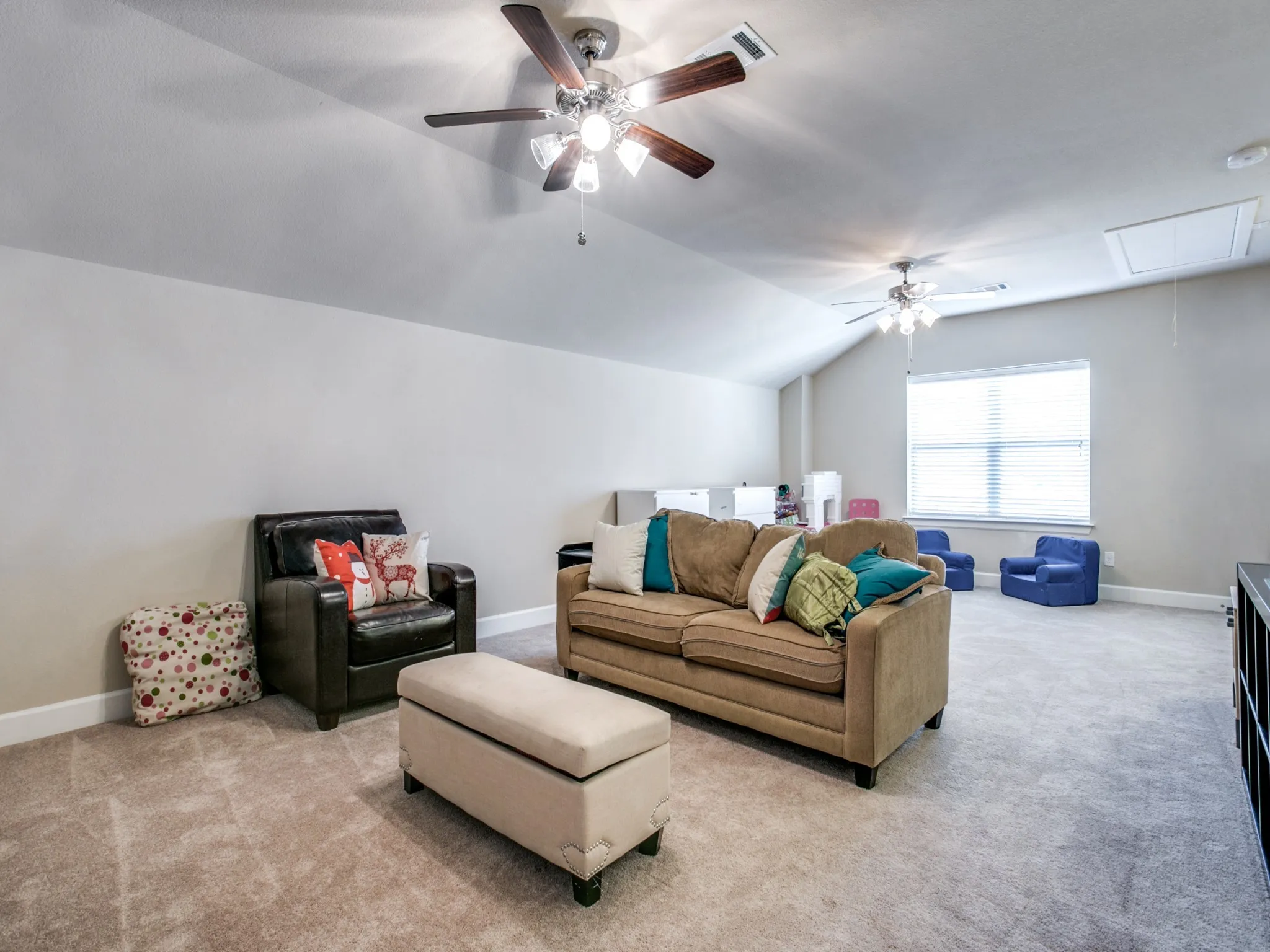 Single Family Residence For Rent in Tarrant County , 1010 Crystal Oak Lane, Arlington, Texas 76005, 3 Bedroom, 3 Bathroom, 2 Garage spaces, 2,990 Sqft, built in 2013, mls#21389281, Real Estate Agent in Arlington, Homes For Rent in Tarrant county, Homes For Rent in Arlington, Realtor in Arlington Texas, Real Estate Brokerage Independent Realty Texas, Luminita Cordes Realtor
