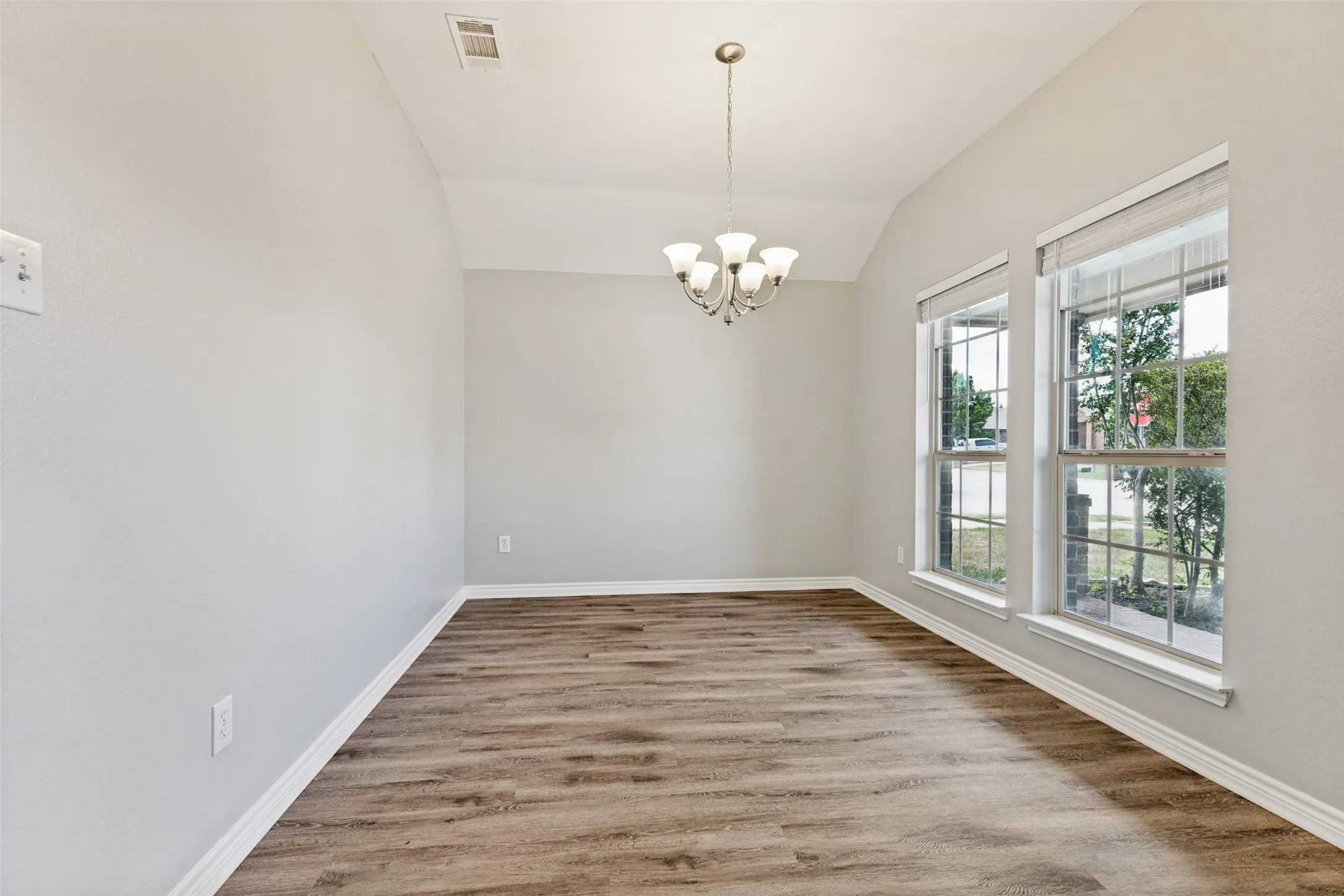Single Family Residence For Rent in Tarrant County , 417 Brookhollow Lane, Saginaw, Texas 76131, 3 Bedroom, 2 Bathroom, 2 Garage spaces, 1,614 Sqft, built in 2010, mls#21389385, Real Estate Agent in Saginaw, Homes For Rent in Tarrant county, Homes For Rent in Saginaw, Realtor in Saginaw Texas, Real Estate Brokerage Independent Realty Texas, Luminita Cordes Realtor