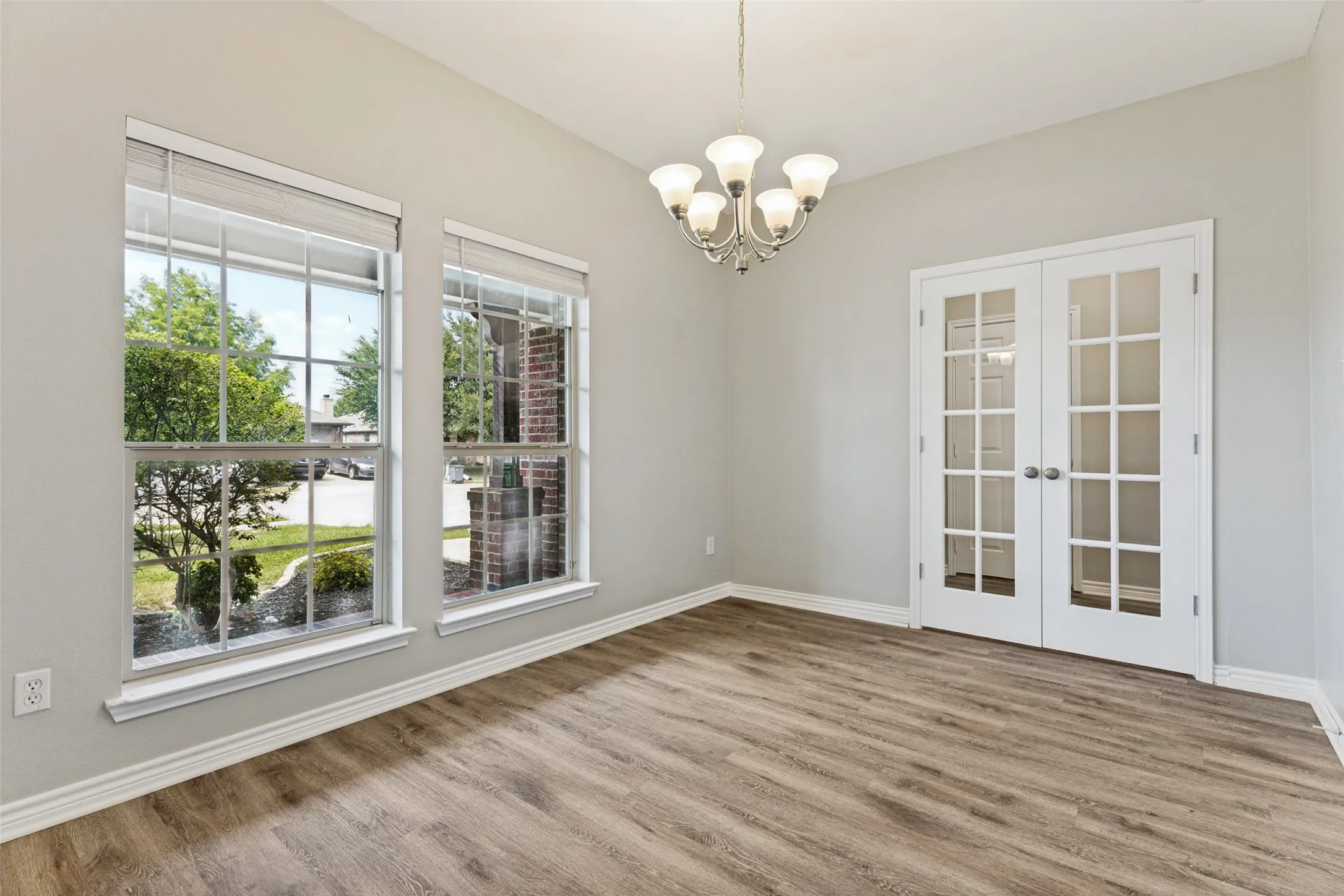 Single Family Residence For Rent in Tarrant County , 417 Brookhollow Lane, Saginaw, Texas 76131, 3 Bedroom, 2 Bathroom, 2 Garage spaces, 1,614 Sqft, built in 2010, mls#21389385, Real Estate Agent in Saginaw, Homes For Rent in Tarrant county, Homes For Rent in Saginaw, Realtor in Saginaw Texas, Real Estate Brokerage Independent Realty Texas, Luminita Cordes Realtor