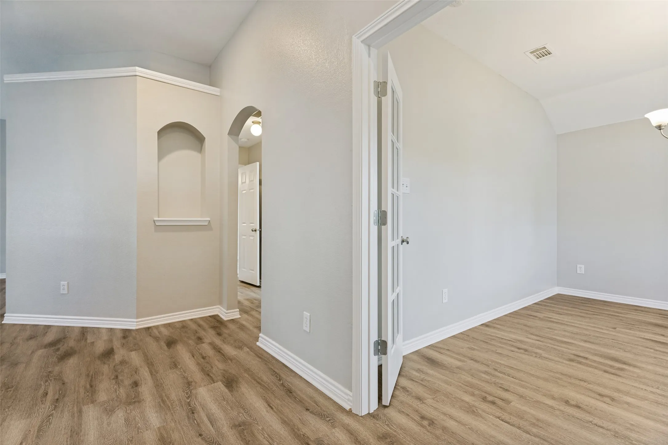Single Family Residence For Rent in Tarrant County , 417 Brookhollow Lane, Saginaw, Texas 76131, 3 Bedroom, 2 Bathroom, 2 Garage spaces, 1,614 Sqft, built in 2010, mls#21389385, Real Estate Agent in Saginaw, Homes For Rent in Tarrant county, Homes For Rent in Saginaw, Realtor in Saginaw Texas, Real Estate Brokerage Independent Realty Texas, Luminita Cordes Realtor