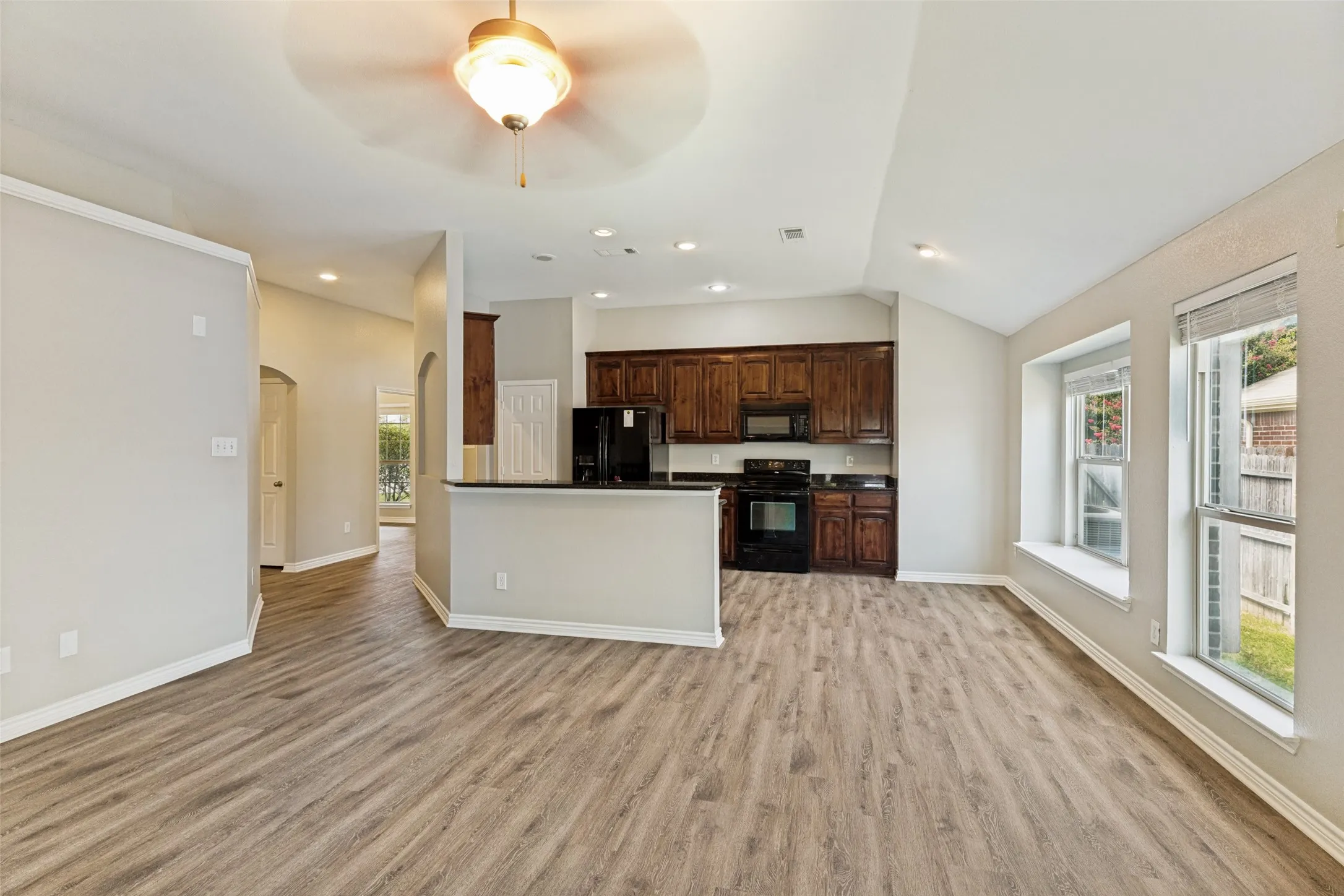 Single Family Residence For Rent in Tarrant County , 417 Brookhollow Lane, Saginaw, Texas 76131, 3 Bedroom, 2 Bathroom, 2 Garage spaces, 1,614 Sqft, built in 2010, mls#21389385, Real Estate Agent in Saginaw, Homes For Rent in Tarrant county, Homes For Rent in Saginaw, Realtor in Saginaw Texas, Real Estate Brokerage Independent Realty Texas, Luminita Cordes Realtor