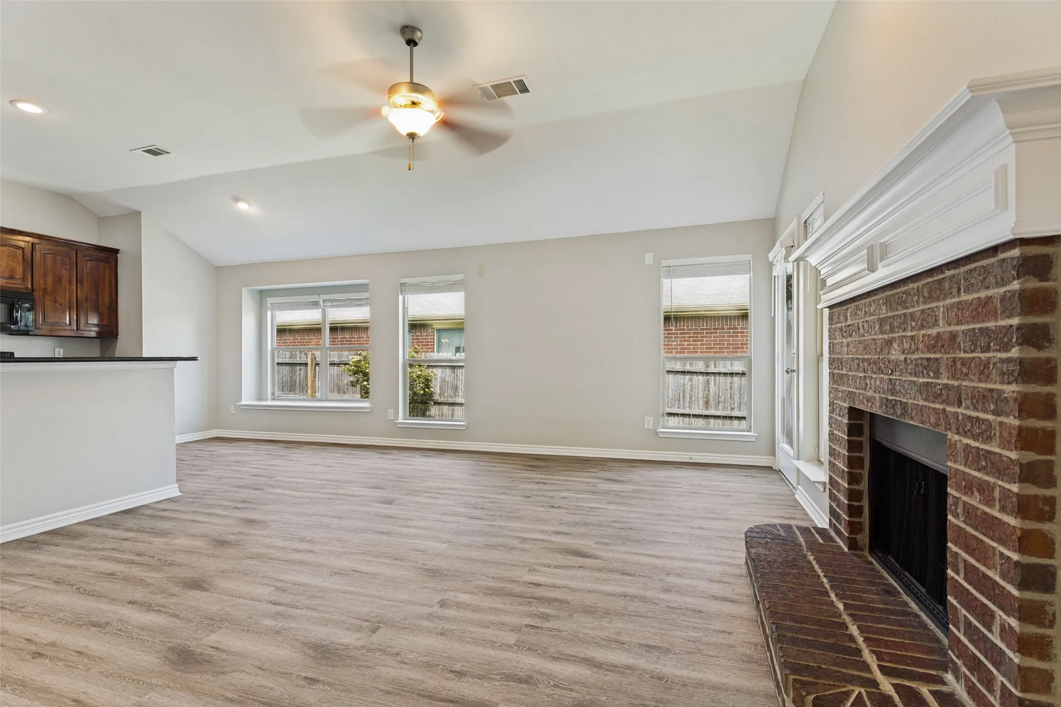 Single Family Residence For Rent in Tarrant County , 417 Brookhollow Lane, Saginaw, Texas 76131, 3 Bedroom, 2 Bathroom, 2 Garage spaces, 1,614 Sqft, built in 2010, mls#21389385, Real Estate Agent in Saginaw, Homes For Rent in Tarrant county, Homes For Rent in Saginaw, Realtor in Saginaw Texas, Real Estate Brokerage Independent Realty Texas, Luminita Cordes Realtor