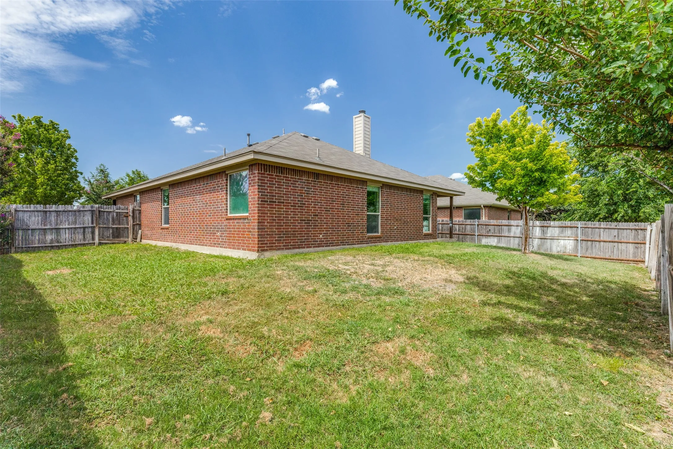 Single Family Residence For Rent in Tarrant County , 417 Brookhollow Lane, Saginaw, Texas 76131, 3 Bedroom, 2 Bathroom, 2 Garage spaces, 1,614 Sqft, built in 2010, mls#21389385, Real Estate Agent in Saginaw, Homes For Rent in Tarrant county, Homes For Rent in Saginaw, Realtor in Saginaw Texas, Real Estate Brokerage Independent Realty Texas, Luminita Cordes Realtor
