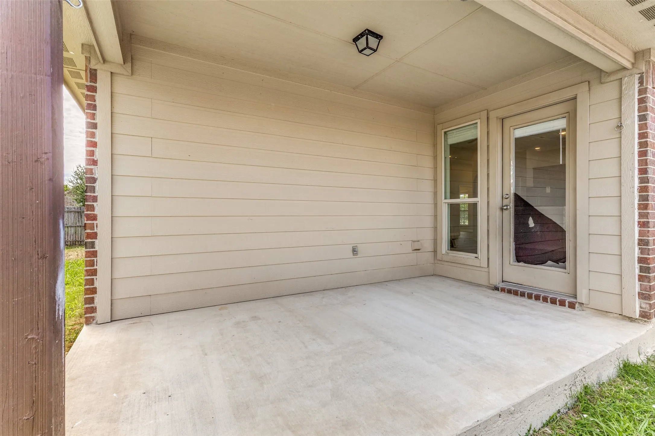 Single Family Residence For Rent in Tarrant County , 417 Brookhollow Lane, Saginaw, Texas 76131, 3 Bedroom, 2 Bathroom, 2 Garage spaces, 1,614 Sqft, built in 2010, mls#21389385, Real Estate Agent in Saginaw, Homes For Rent in Tarrant county, Homes For Rent in Saginaw, Realtor in Saginaw Texas, Real Estate Brokerage Independent Realty Texas, Luminita Cordes Realtor