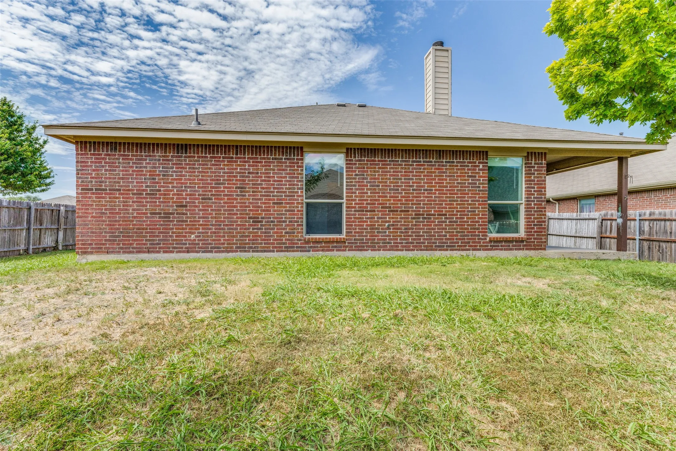 Single Family Residence For Rent in Tarrant County , 417 Brookhollow Lane, Saginaw, Texas 76131, 3 Bedroom, 2 Bathroom, 2 Garage spaces, 1,614 Sqft, built in 2010, mls#21389385, Real Estate Agent in Saginaw, Homes For Rent in Tarrant county, Homes For Rent in Saginaw, Realtor in Saginaw Texas, Real Estate Brokerage Independent Realty Texas, Luminita Cordes Realtor