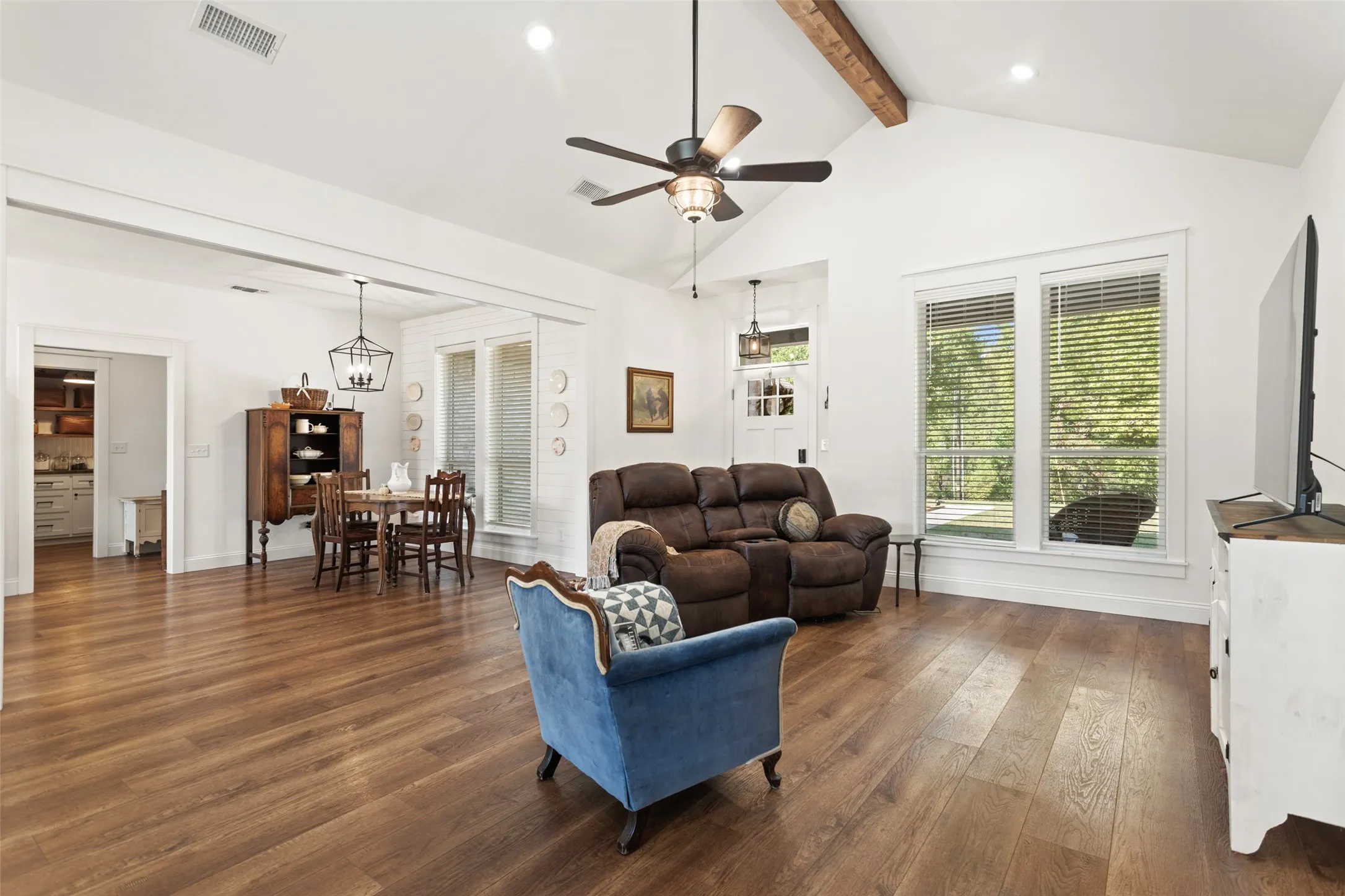 Single Family Residence For Sale in Wood County , 129 County Road 4847, Winnsboro, Texas 75494, 3 Bedroom, 2 Bathroom, 1 Garage spaces, 1,975 Sqft, built in 2021, mls#21389297, Real Estate Agent in Winnsboro, Homes For Sale in Wood county, Homes For Sale in Winnsboro, Realtor in Winnsboro Texas, Real Estate Brokerage Independent Realty Texas, Luminita Cordes Realtor