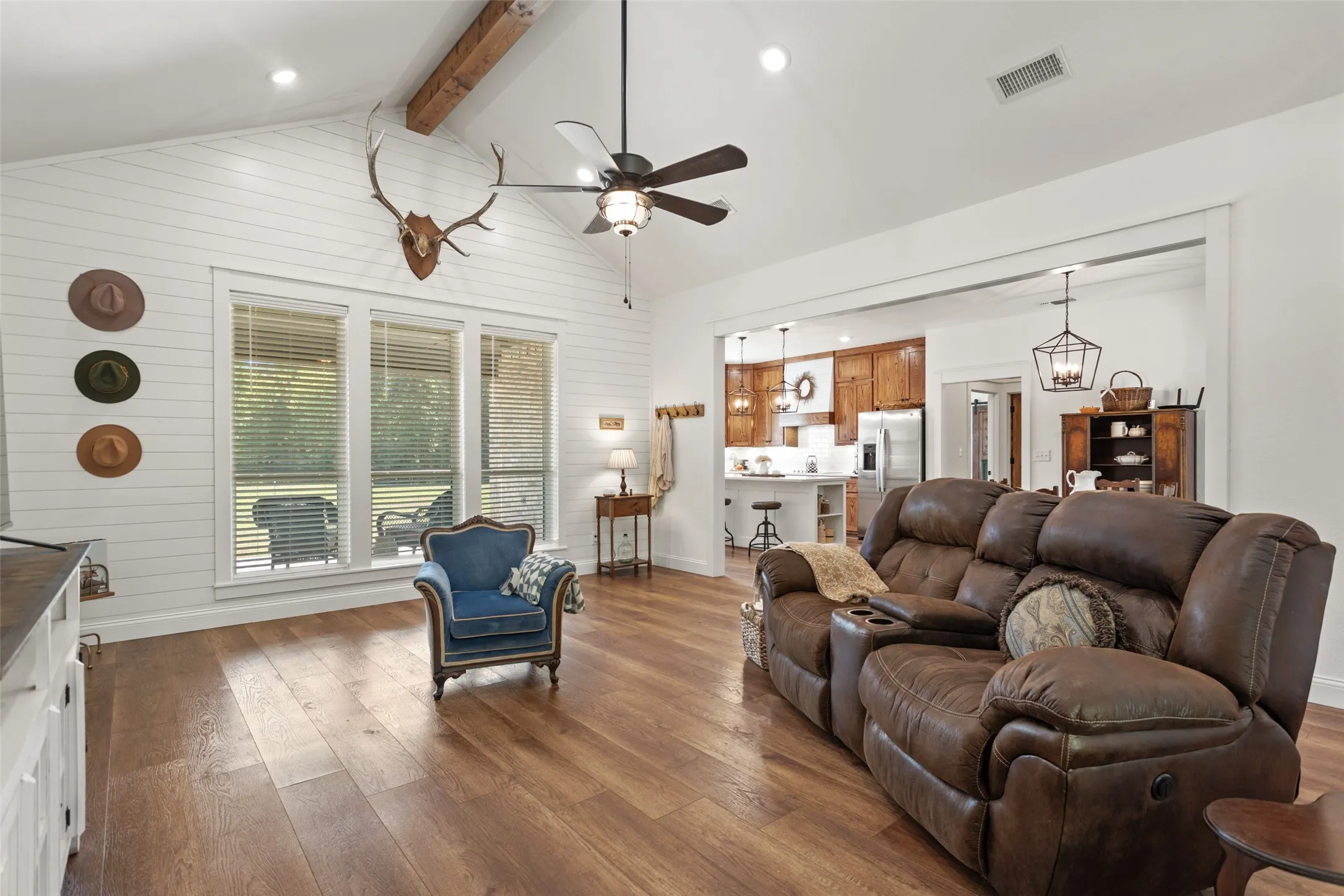 Single Family Residence For Sale in Wood County , 129 County Road 4847, Winnsboro, Texas 75494, 3 Bedroom, 2 Bathroom, 1 Garage spaces, 1,975 Sqft, built in 2021, mls#21389297, Real Estate Agent in Winnsboro, Homes For Sale in Wood county, Homes For Sale in Winnsboro, Realtor in Winnsboro Texas, Real Estate Brokerage Independent Realty Texas, Luminita Cordes Realtor
