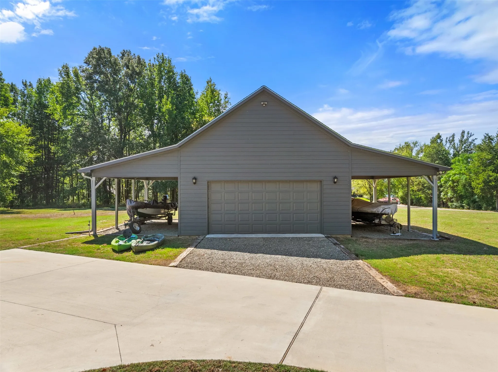 Single Family Residence For Sale in Wood County , 129 County Road 4847, Winnsboro, Texas 75494, 3 Bedroom, 2 Bathroom, 1 Garage spaces, 1,975 Sqft, built in 2021, mls#21389297, Real Estate Agent in Winnsboro, Homes For Sale in Wood county, Homes For Sale in Winnsboro, Realtor in Winnsboro Texas, Real Estate Brokerage Independent Realty Texas, Luminita Cordes Realtor