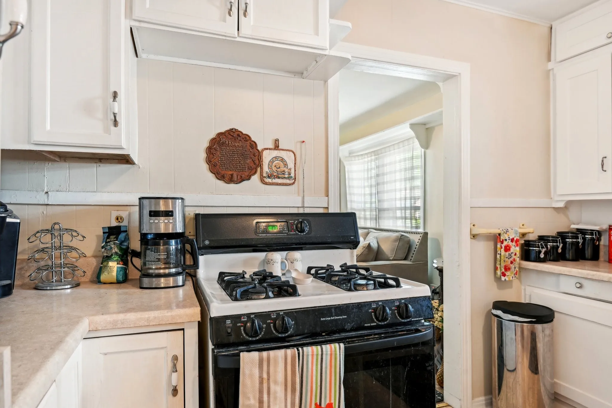 Single Family Residence For Sale in Tarrant County , 2509 Bird Street, Fort Worth, Texas 76111, 2 Bedroom, 1 Bathroom, Garage spaces, 864 Sqft, built in 1948, mls#21389380, Real Estate Agent in Fort Worth, Homes For Sale in Tarrant county, Homes For Sale in Fort Worth, Realtor in Fort Worth Texas, Real Estate Brokerage Independent Realty Texas, Luminita Cordes Realtor