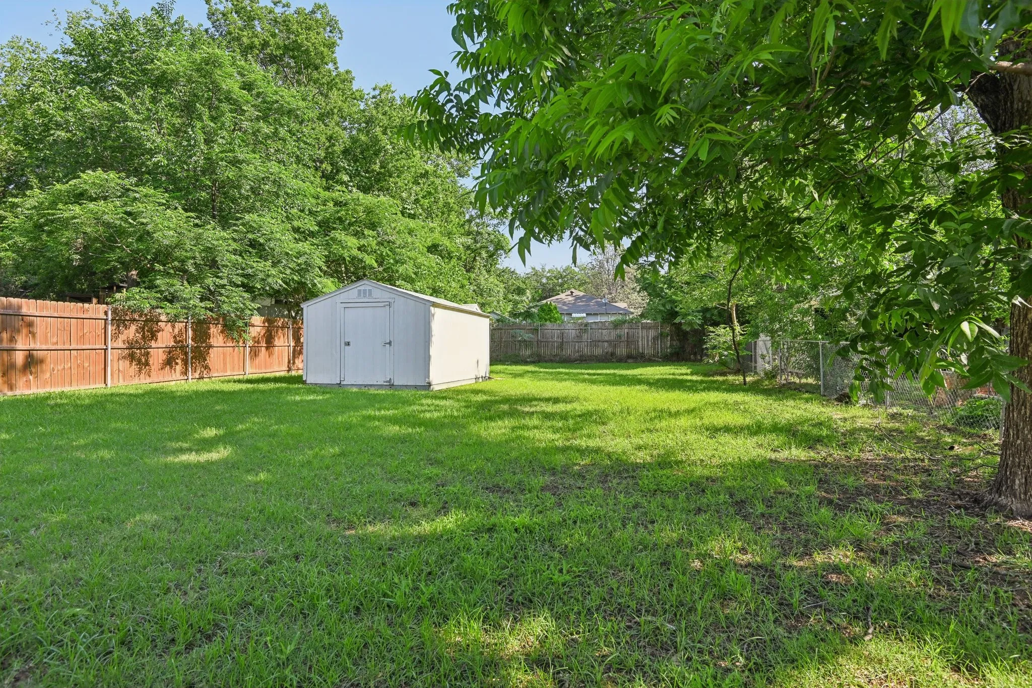 Single Family Residence For Sale in Tarrant County , 2509 Bird Street, Fort Worth, Texas 76111, 2 Bedroom, 1 Bathroom, Garage spaces, 864 Sqft, built in 1948, mls#21389380, Real Estate Agent in Fort Worth, Homes For Sale in Tarrant county, Homes For Sale in Fort Worth, Realtor in Fort Worth Texas, Real Estate Brokerage Independent Realty Texas, Luminita Cordes Realtor