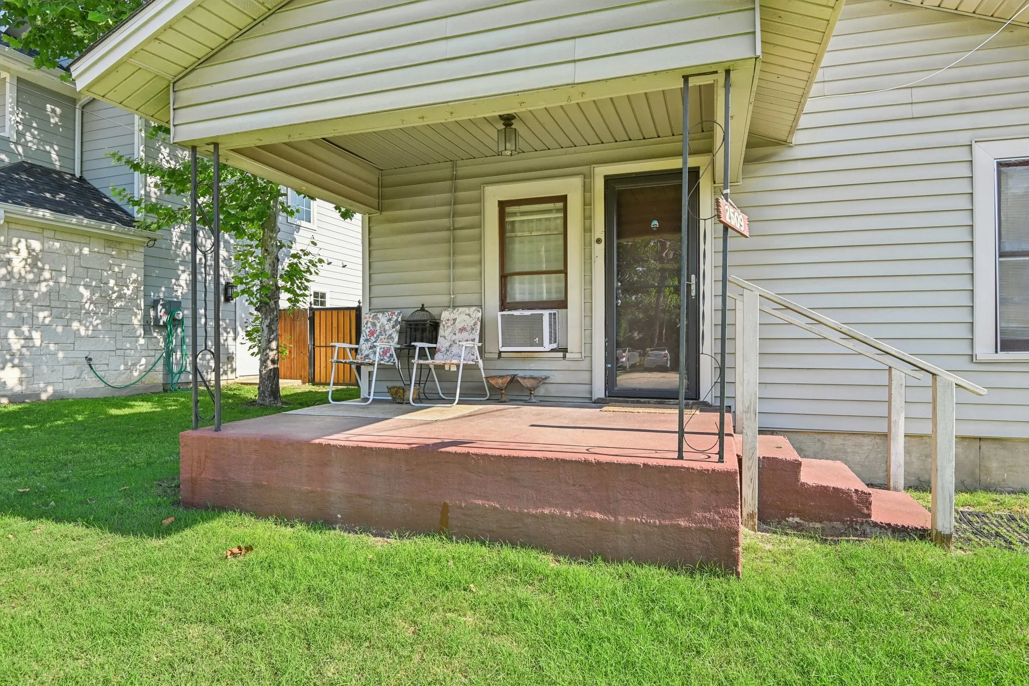Single Family Residence For Sale in Tarrant County , 2509 Bird Street, Fort Worth, Texas 76111, 2 Bedroom, 1 Bathroom, Garage spaces, 864 Sqft, built in 1948, mls#21389380, Real Estate Agent in Fort Worth, Homes For Sale in Tarrant county, Homes For Sale in Fort Worth, Realtor in Fort Worth Texas, Real Estate Brokerage Independent Realty Texas, Luminita Cordes Realtor