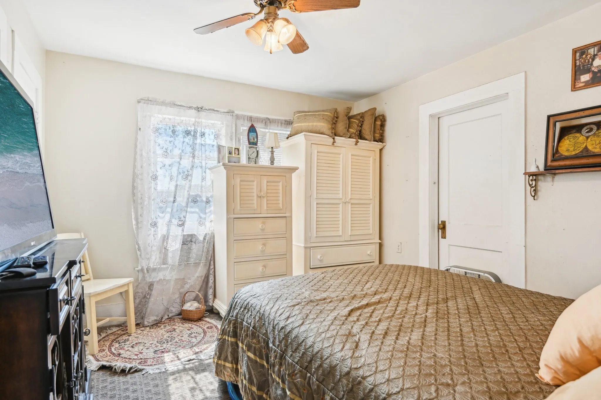 Single Family Residence For Sale in Tarrant County , 2509 Bird Street, Fort Worth, Texas 76111, 2 Bedroom, 1 Bathroom, Garage spaces, 864 Sqft, built in 1948, mls#21389380, Real Estate Agent in Fort Worth, Homes For Sale in Tarrant county, Homes For Sale in Fort Worth, Realtor in Fort Worth Texas, Real Estate Brokerage Independent Realty Texas, Luminita Cordes Realtor
