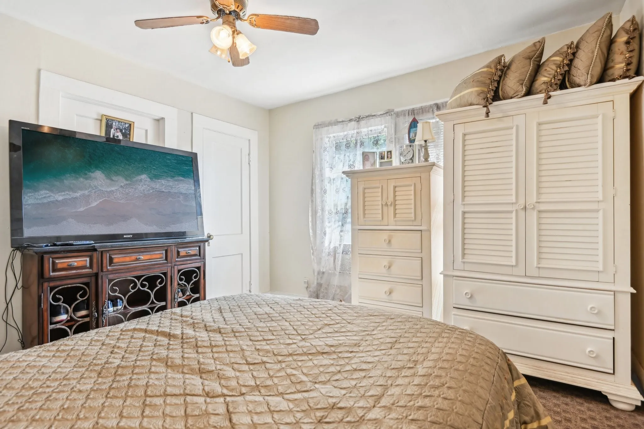 Single Family Residence For Sale in Tarrant County , 2509 Bird Street, Fort Worth, Texas 76111, 2 Bedroom, 1 Bathroom, Garage spaces, 864 Sqft, built in 1948, mls#21389380, Real Estate Agent in Fort Worth, Homes For Sale in Tarrant county, Homes For Sale in Fort Worth, Realtor in Fort Worth Texas, Real Estate Brokerage Independent Realty Texas, Luminita Cordes Realtor
