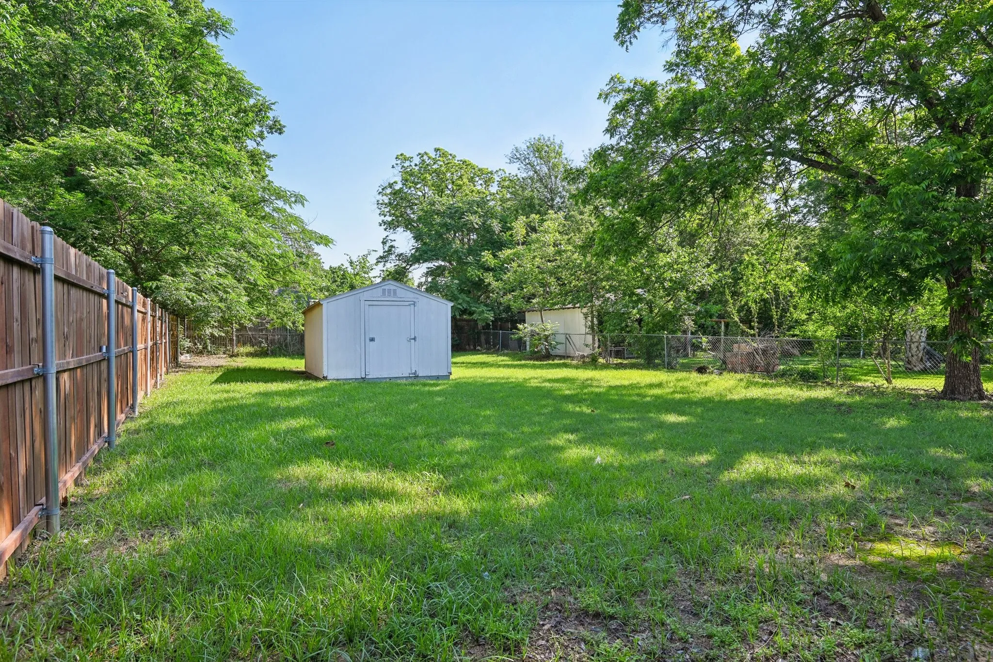 Single Family Residence For Sale in Tarrant County , 2509 Bird Street, Fort Worth, Texas 76111, 2 Bedroom, 1 Bathroom, Garage spaces, 864 Sqft, built in 1948, mls#21389380, Real Estate Agent in Fort Worth, Homes For Sale in Tarrant county, Homes For Sale in Fort Worth, Realtor in Fort Worth Texas, Real Estate Brokerage Independent Realty Texas, Luminita Cordes Realtor