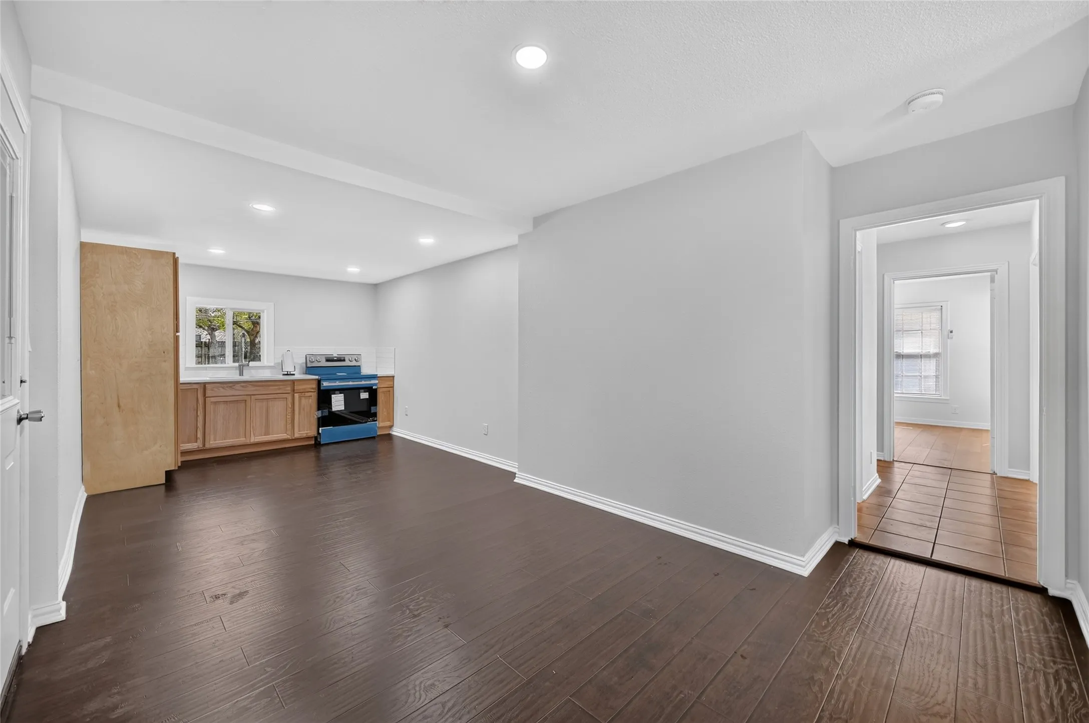 Single Family Residence For Sale in Tarrant County , 7420 Arlie Avenue, Fort Worth, Texas 76116, 3 Bedroom, 2 Bathroom, 1 Garage spaces, 1,322 Sqft, built in 1950, mls#21383208, Real Estate Agent in Fort Worth, Homes For Sale in Tarrant county, Homes For Sale in Fort Worth, Realtor in Fort Worth Texas, Real Estate Brokerage Independent Realty Texas, Luminita Cordes Realtor