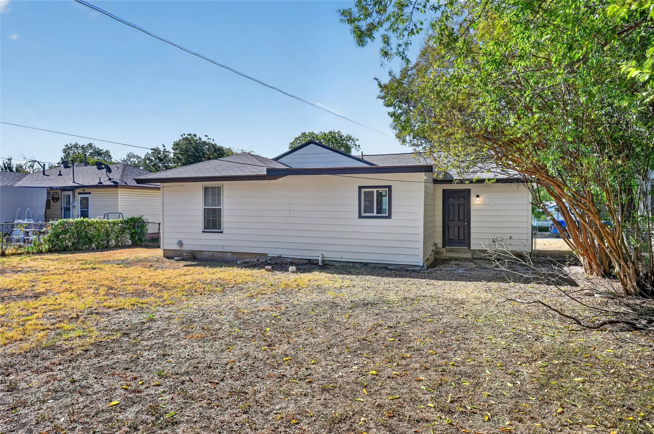 Single Family Residence For Sale in Tarrant County , 7420 Arlie Avenue, Fort Worth, Texas 76116, 3 Bedroom, 2 Bathroom, 1 Garage spaces, 1,322 Sqft, built in 1950, mls#21383208, Real Estate Agent in Fort Worth, Homes For Sale in Tarrant county, Homes For Sale in Fort Worth, Realtor in Fort Worth Texas, Real Estate Brokerage Independent Realty Texas, Luminita Cordes Realtor