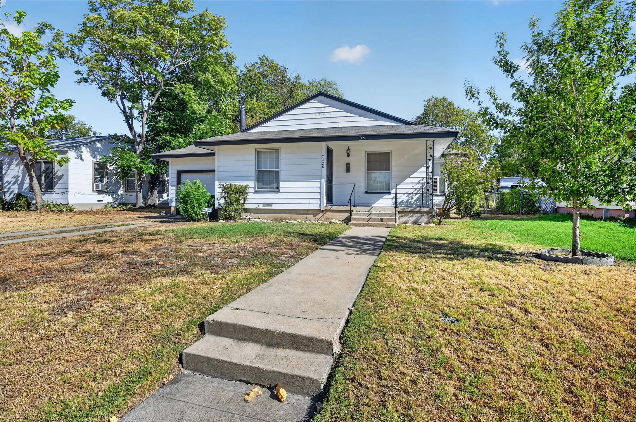 Single Family Residence For Sale in Tarrant County , 7420 Arlie Avenue, Fort Worth, Texas 76116, 3 Bedroom, 2 Bathroom, 1 Garage spaces, 1,322 Sqft, built in 1950, mls#21383208, Real Estate Agent in Fort Worth, Homes For Sale in Tarrant county, Homes For Sale in Fort Worth, Realtor in Fort Worth Texas, Real Estate Brokerage Independent Realty Texas, Luminita Cordes Realtor