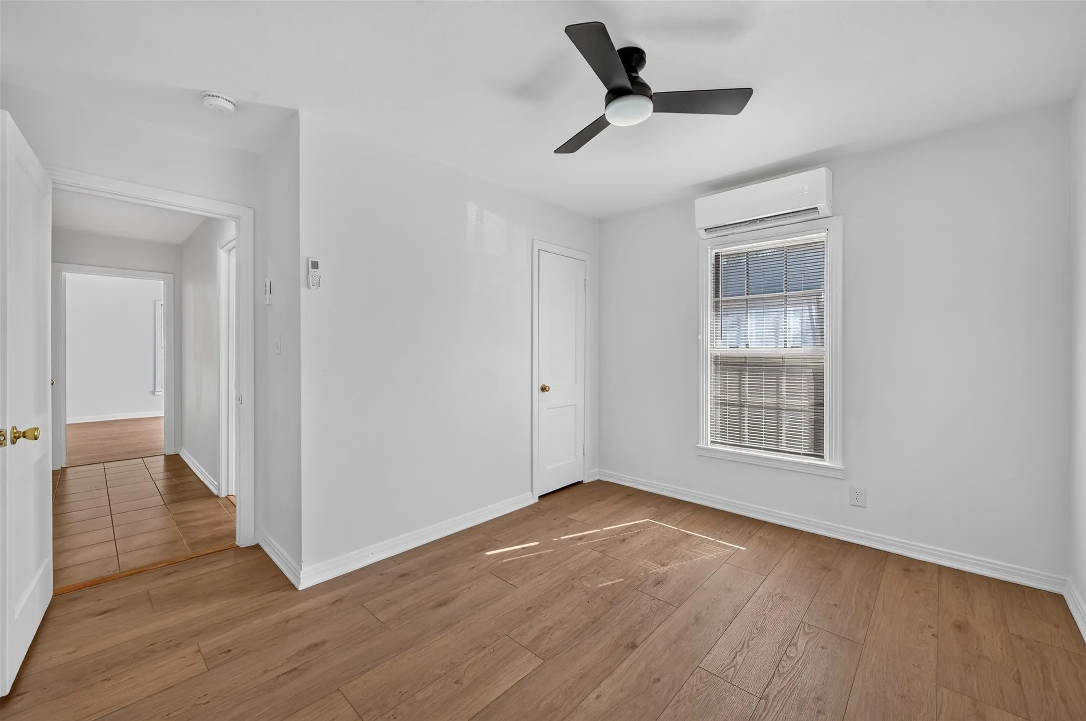 Single Family Residence For Sale in Tarrant County , 7420 Arlie Avenue, Fort Worth, Texas 76116, 3 Bedroom, 2 Bathroom, 1 Garage spaces, 1,322 Sqft, built in 1950, mls#21383208, Real Estate Agent in Fort Worth, Homes For Sale in Tarrant county, Homes For Sale in Fort Worth, Realtor in Fort Worth Texas, Real Estate Brokerage Independent Realty Texas, Luminita Cordes Realtor