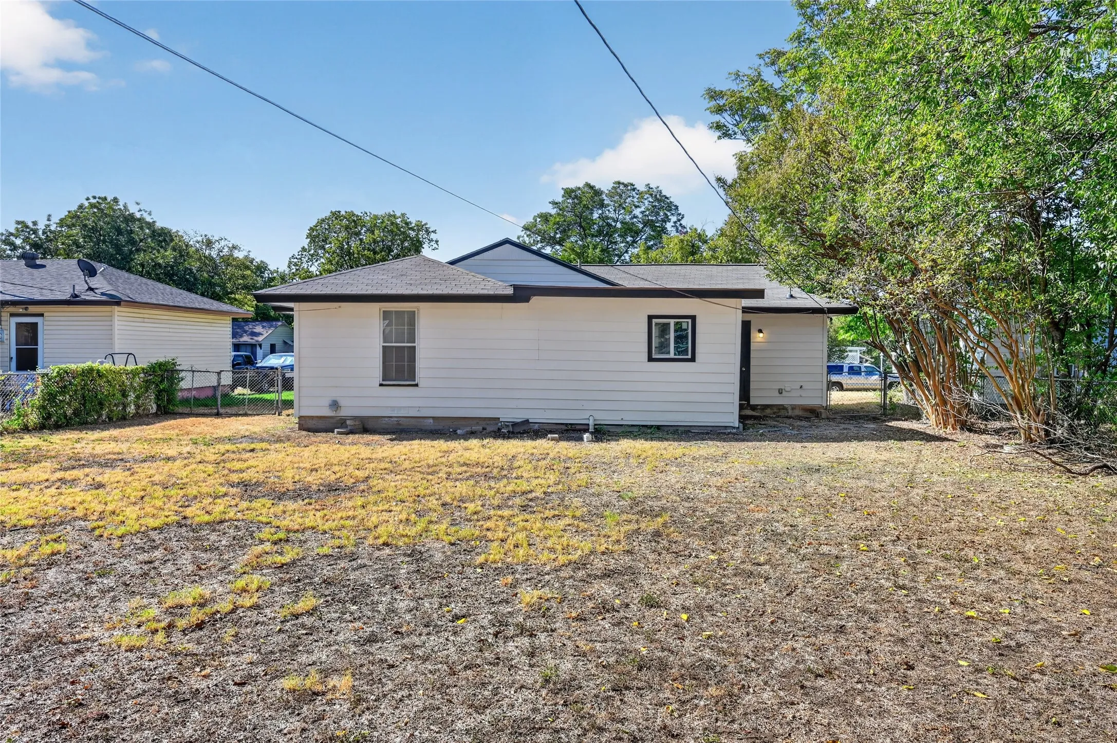 Single Family Residence For Sale in Tarrant County , 7420 Arlie Avenue, Fort Worth, Texas 76116, 3 Bedroom, 2 Bathroom, 1 Garage spaces, 1,322 Sqft, built in 1950, mls#21383208, Real Estate Agent in Fort Worth, Homes For Sale in Tarrant county, Homes For Sale in Fort Worth, Realtor in Fort Worth Texas, Real Estate Brokerage Independent Realty Texas, Luminita Cordes Realtor