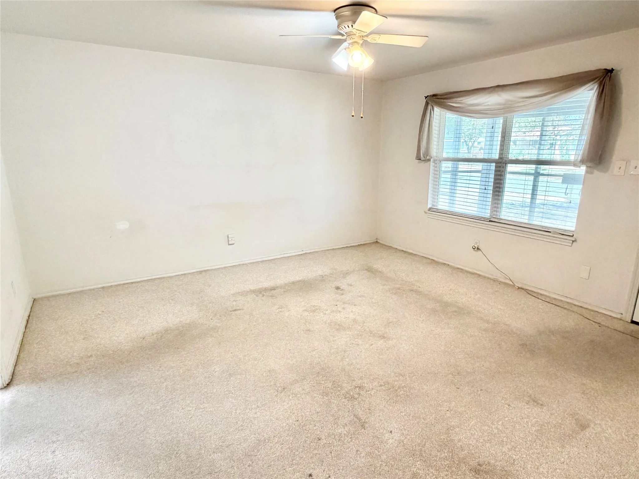 Single Family Residence For Sale in Dallas County , 2414 Himes Street, Irving, Texas 75060, 3 Bedroom, 2 Bathroom, 1 Garage spaces, 1,786 Sqft, built in 1957, mls#21389368, Real Estate Agent in Irving, Homes For Sale in Dallas county, Homes For Sale in Irving, Realtor in Irving Texas, Real Estate Brokerage Independent Realty Texas, Luminita Cordes Realtor