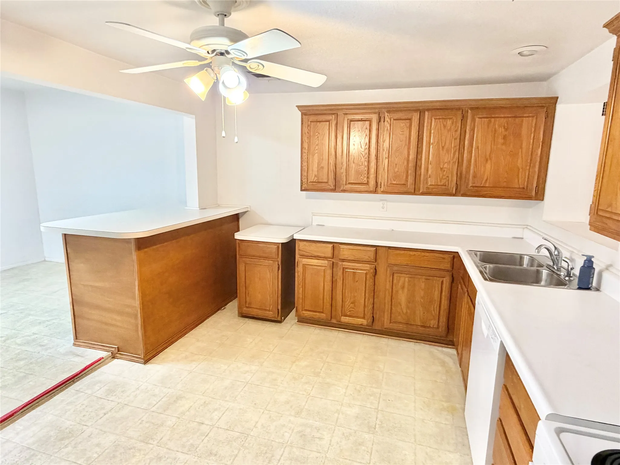 Single Family Residence For Sale in Dallas County , 2414 Himes Street, Irving, Texas 75060, 3 Bedroom, 2 Bathroom, 1 Garage spaces, 1,786 Sqft, built in 1957, mls#21389368, Real Estate Agent in Irving, Homes For Sale in Dallas county, Homes For Sale in Irving, Realtor in Irving Texas, Real Estate Brokerage Independent Realty Texas, Luminita Cordes Realtor
