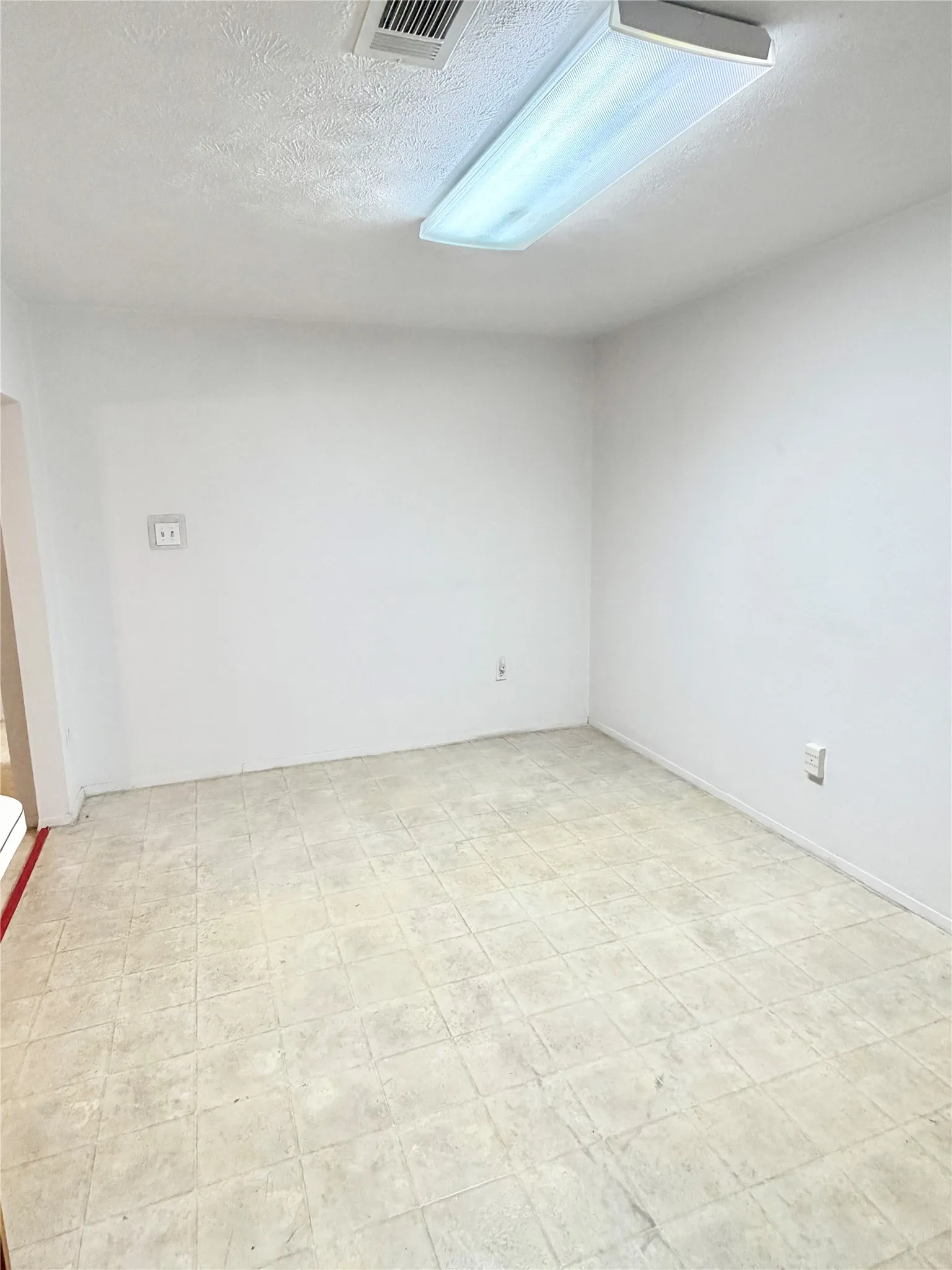 Single Family Residence For Sale in Dallas County , 2414 Himes Street, Irving, Texas 75060, 3 Bedroom, 2 Bathroom, 1 Garage spaces, 1,786 Sqft, built in 1957, mls#21389368, Real Estate Agent in Irving, Homes For Sale in Dallas county, Homes For Sale in Irving, Realtor in Irving Texas, Real Estate Brokerage Independent Realty Texas, Luminita Cordes Realtor