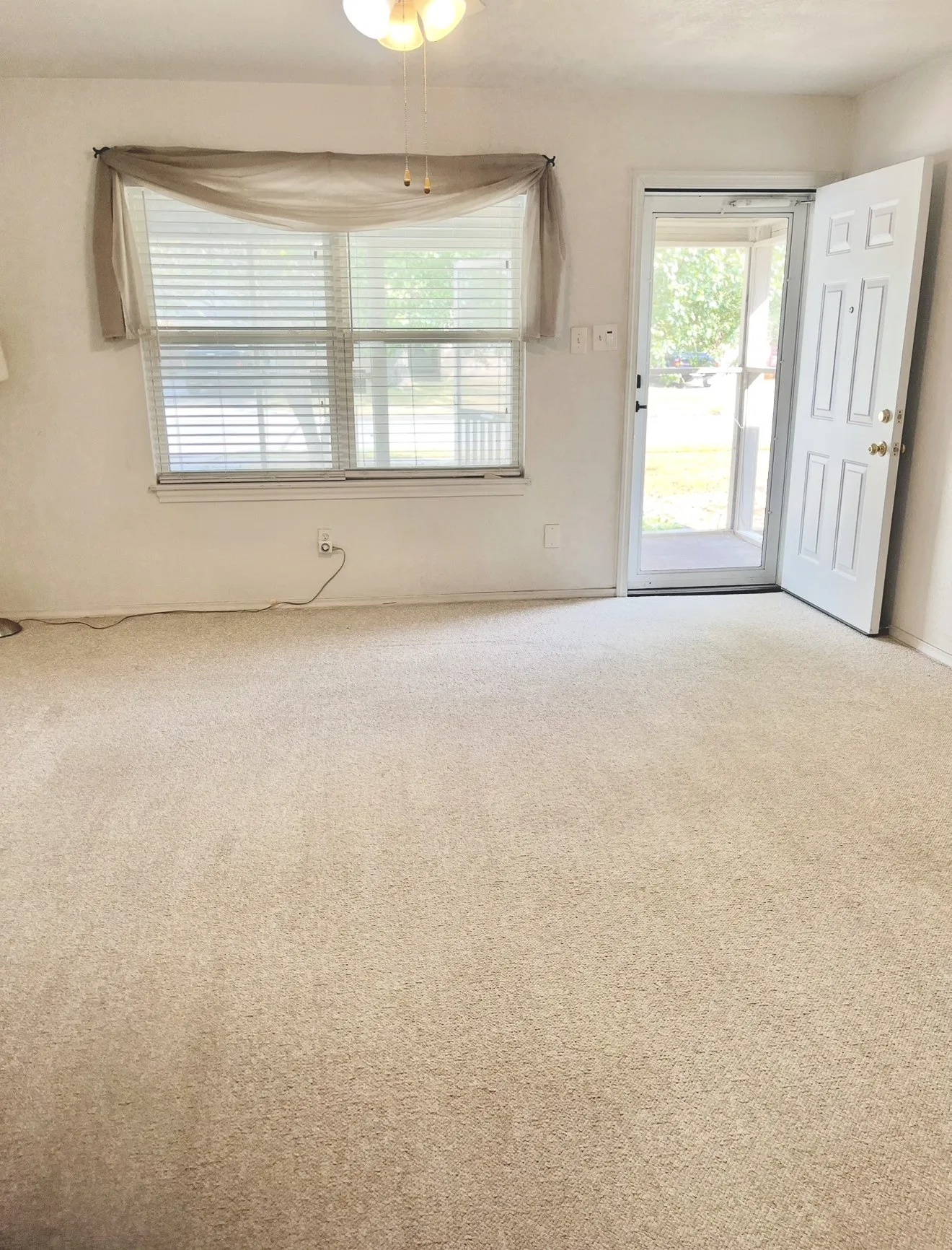 Single Family Residence For Sale in Dallas County , 2414 Himes Street, Irving, Texas 75060, 3 Bedroom, 2 Bathroom, 1 Garage spaces, 1,786 Sqft, built in 1957, mls#21389368, Real Estate Agent in Irving, Homes For Sale in Dallas county, Homes For Sale in Irving, Realtor in Irving Texas, Real Estate Brokerage Independent Realty Texas, Luminita Cordes Realtor