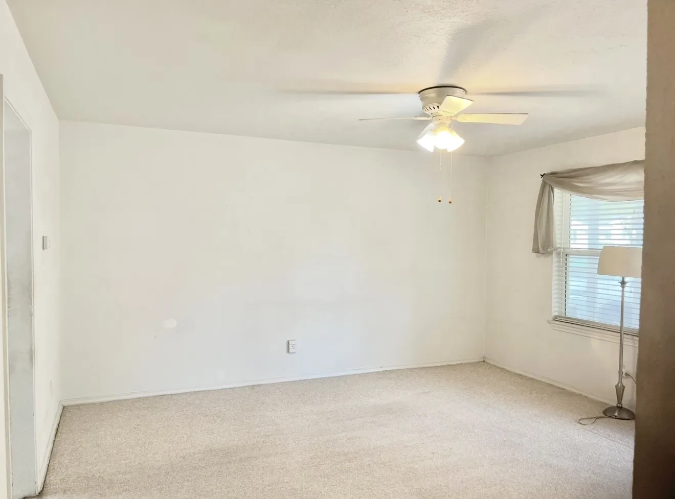 Single Family Residence For Sale in Dallas County , 2414 Himes Street, Irving, Texas 75060, 3 Bedroom, 2 Bathroom, 1 Garage spaces, 1,786 Sqft, built in 1957, mls#21389368, Real Estate Agent in Irving, Homes For Sale in Dallas county, Homes For Sale in Irving, Realtor in Irving Texas, Real Estate Brokerage Independent Realty Texas, Luminita Cordes Realtor