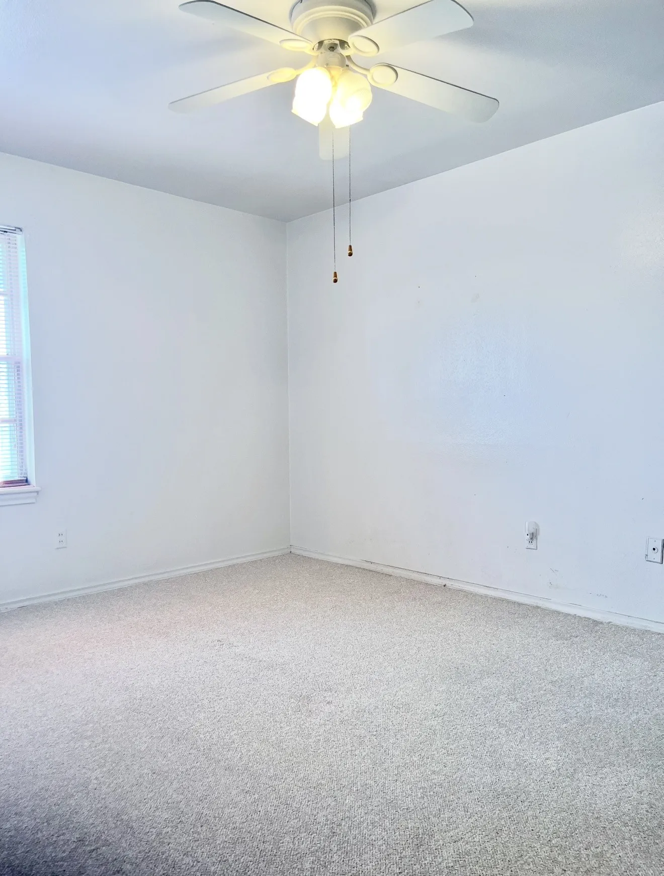 Single Family Residence For Sale in Dallas County , 2414 Himes Street, Irving, Texas 75060, 3 Bedroom, 2 Bathroom, 1 Garage spaces, 1,786 Sqft, built in 1957, mls#21389368, Real Estate Agent in Irving, Homes For Sale in Dallas county, Homes For Sale in Irving, Realtor in Irving Texas, Real Estate Brokerage Independent Realty Texas, Luminita Cordes Realtor
