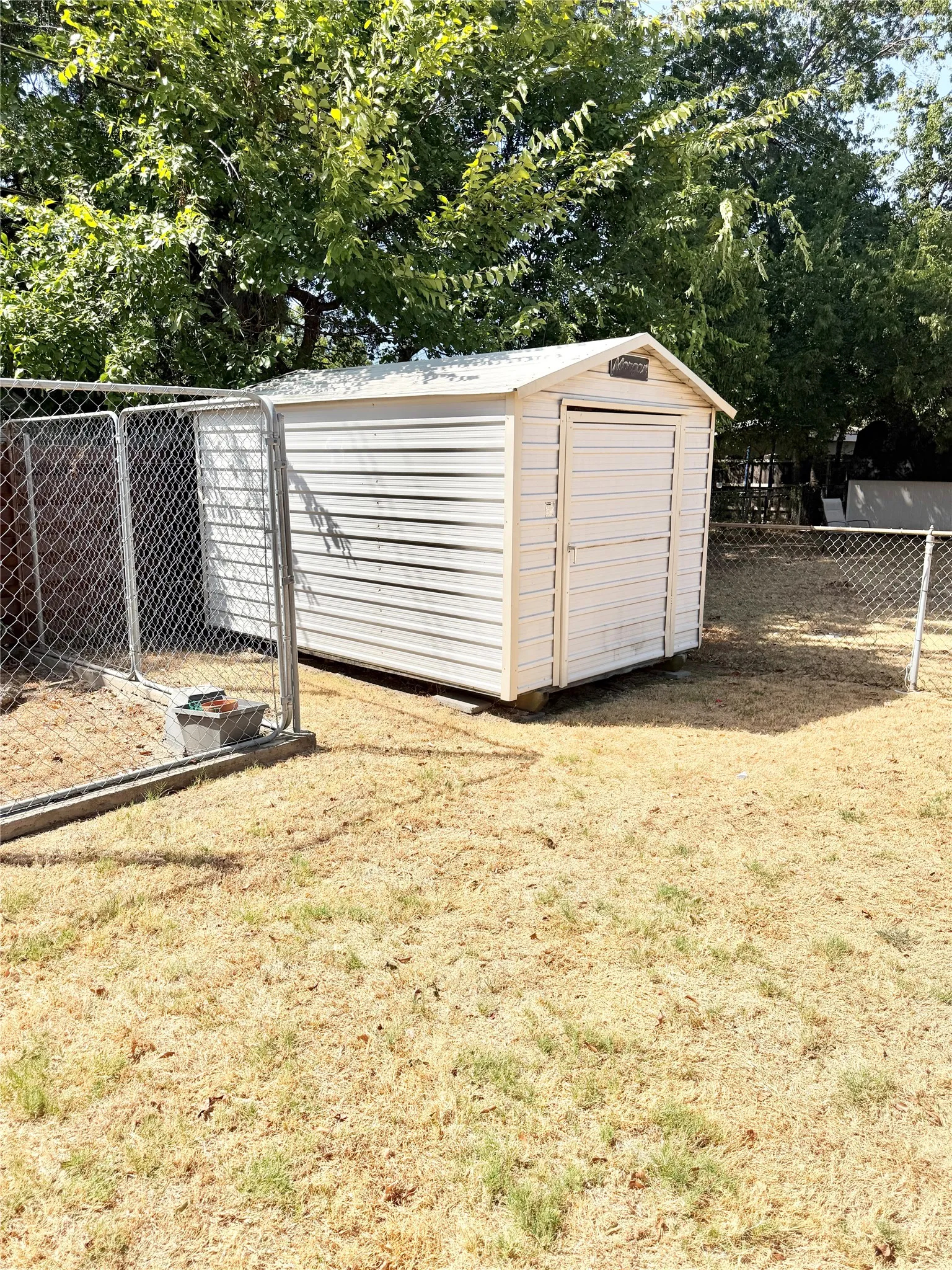 Single Family Residence For Sale in Dallas County , 2414 Himes Street, Irving, Texas 75060, 3 Bedroom, 2 Bathroom, 1 Garage spaces, 1,786 Sqft, built in 1957, mls#21389368, Real Estate Agent in Irving, Homes For Sale in Dallas county, Homes For Sale in Irving, Realtor in Irving Texas, Real Estate Brokerage Independent Realty Texas, Luminita Cordes Realtor