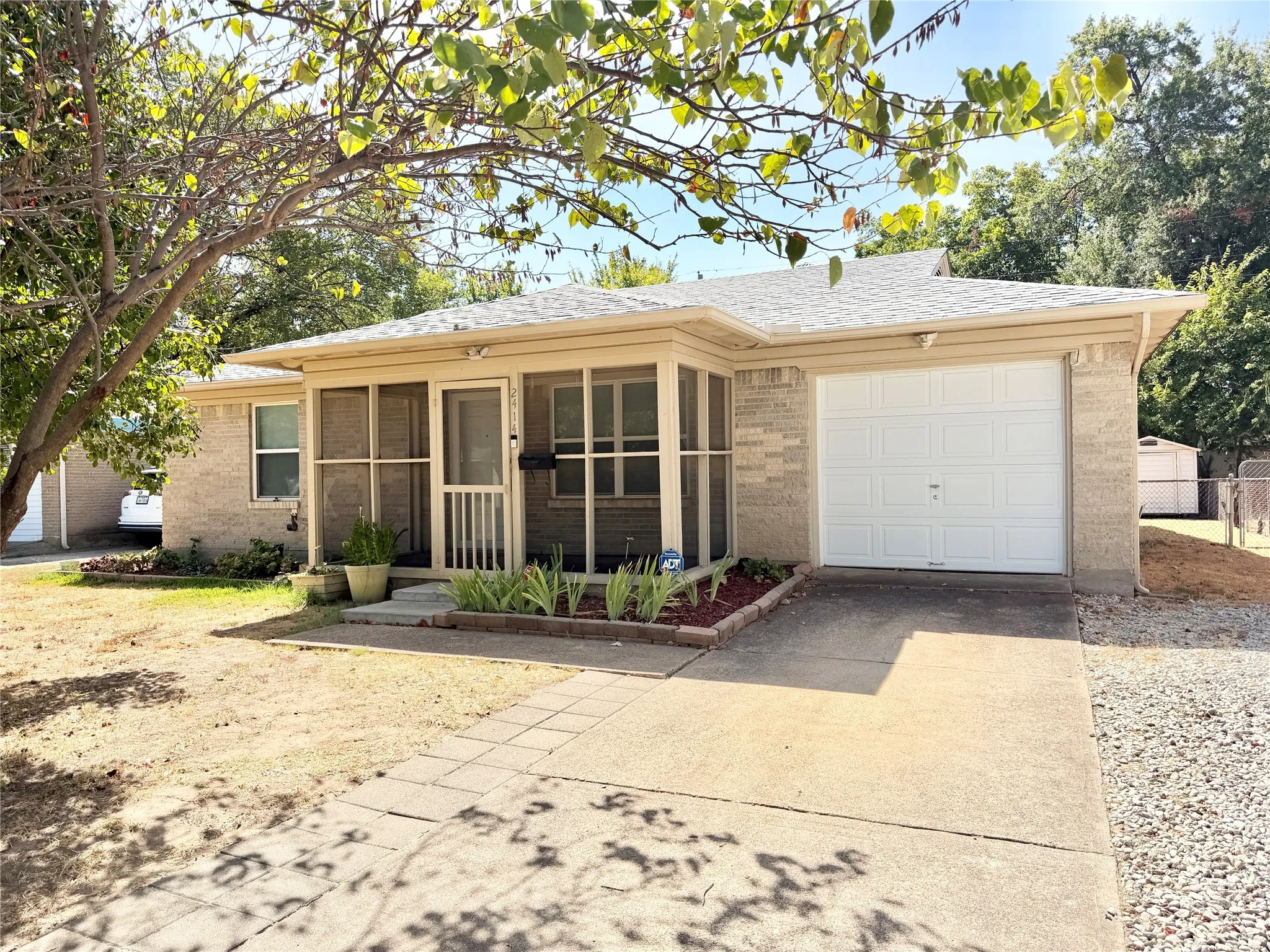 Single Family Residence For Sale in Dallas County , 2414 Himes Street, Irving, Texas 75060, 3 Bedroom, 2 Bathroom, 1 Garage spaces, 1,786 Sqft, built in 1957, mls#21389368, Real Estate Agent in Irving, Homes For Sale in Dallas county, Homes For Sale in Irving, Realtor in Irving Texas, Real Estate Brokerage Independent Realty Texas, Luminita Cordes Realtor