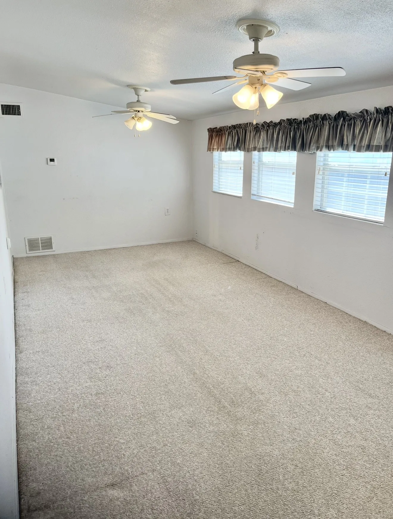 Single Family Residence For Sale in Dallas County , 2414 Himes Street, Irving, Texas 75060, 3 Bedroom, 2 Bathroom, 1 Garage spaces, 1,786 Sqft, built in 1957, mls#21389368, Real Estate Agent in Irving, Homes For Sale in Dallas county, Homes For Sale in Irving, Realtor in Irving Texas, Real Estate Brokerage Independent Realty Texas, Luminita Cordes Realtor