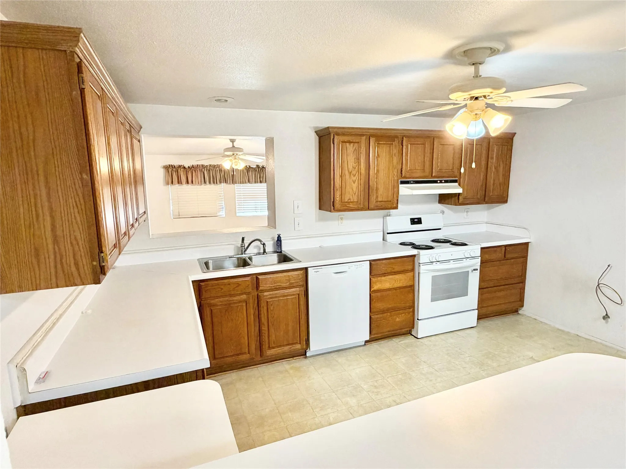 Single Family Residence For Sale in Dallas County , 2414 Himes Street, Irving, Texas 75060, 3 Bedroom, 2 Bathroom, 1 Garage spaces, 1,786 Sqft, built in 1957, mls#21389368, Real Estate Agent in Irving, Homes For Sale in Dallas county, Homes For Sale in Irving, Realtor in Irving Texas, Real Estate Brokerage Independent Realty Texas, Luminita Cordes Realtor