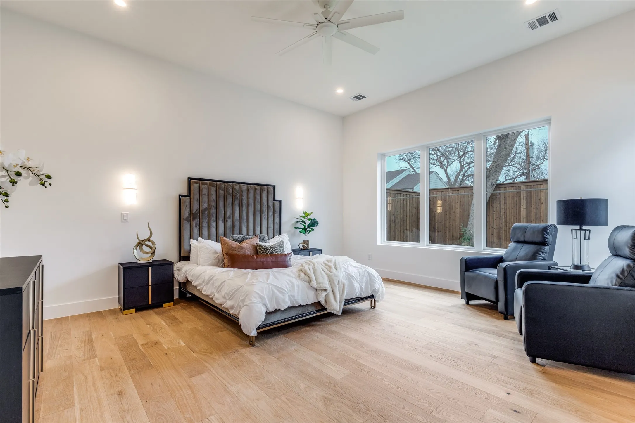 Single Family Residence For Sale in Dallas County , 3733 Manana Drive, Dallas, Texas 75220, 5 Bedroom, 6 Bathroom, 2 Garage spaces, 4,696 Sqft, built in 2026, mls#21389332, Real Estate Agent in Dallas, Homes For Sale in Dallas county, Homes For Sale in Dallas, Realtor in Dallas Texas, Real Estate Brokerage Independent Realty Texas, Luminita Cordes Realtor
