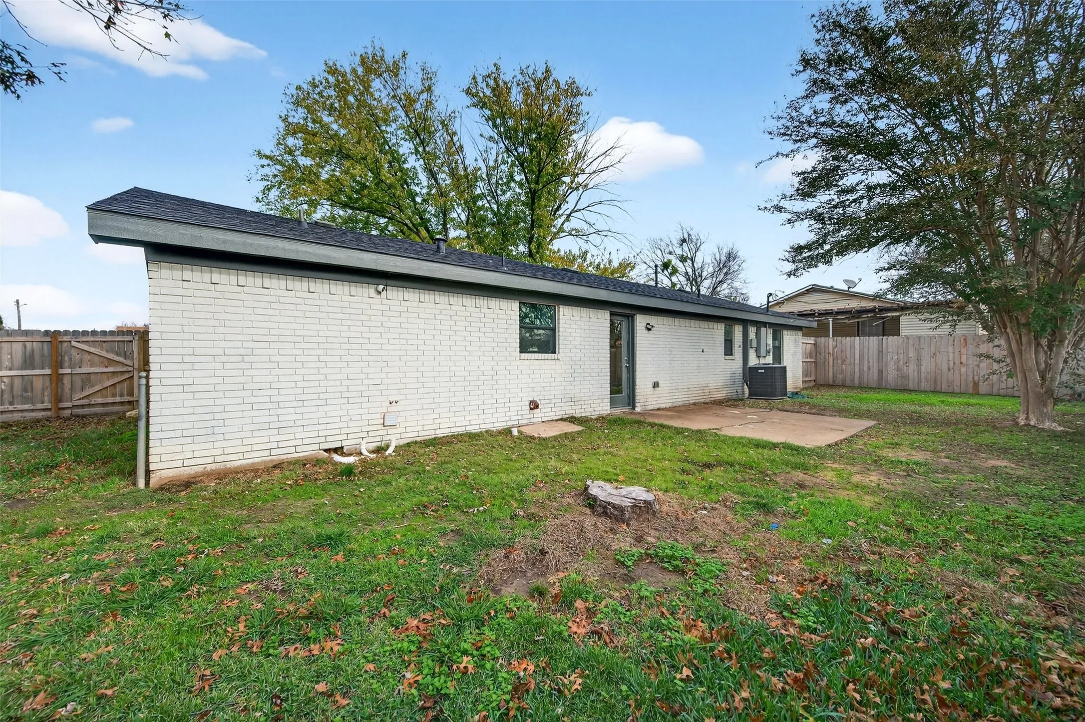 Single Family Residence For Sale in Grayson County , 604 E Summit Street, Sherman, Texas 75090, 4 Bedroom, 3 Bathroom, Garage spaces, 1,482 Sqft, built in 1960, mls#21389353, Real Estate Agent in Sherman, Homes For Sale in Grayson county, Homes For Sale in Sherman, Realtor in Sherman Texas, Real Estate Brokerage Independent Realty Texas, Luminita Cordes Realtor