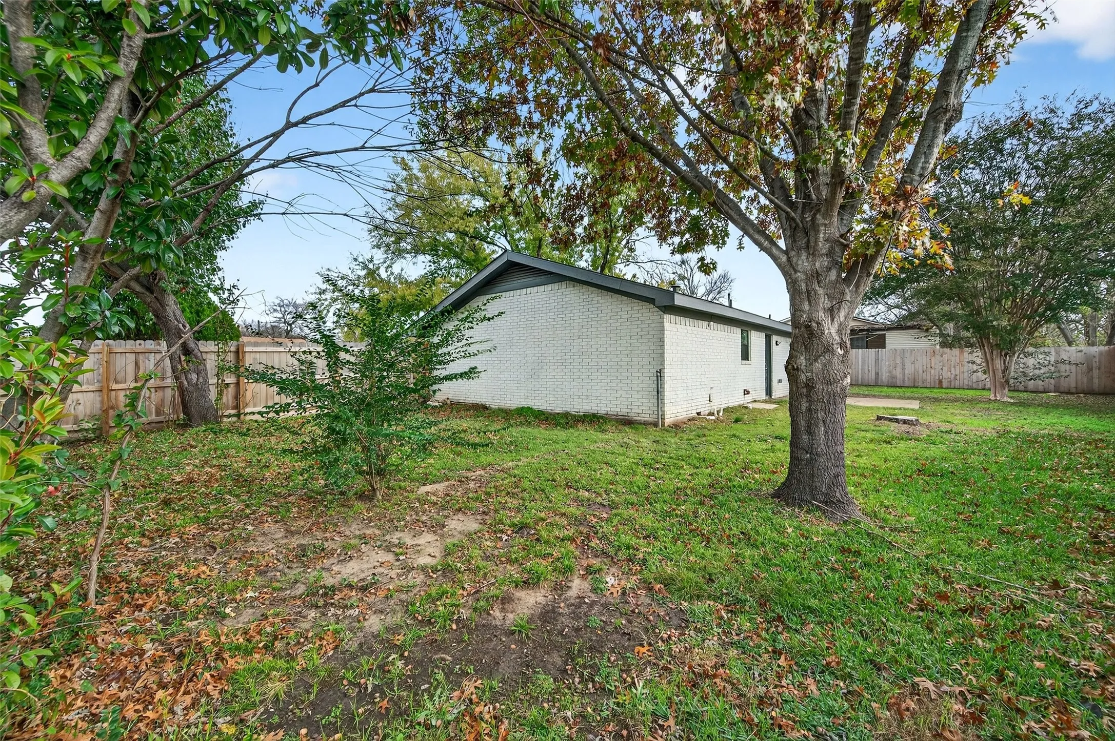 Single Family Residence For Sale in Grayson County , 604 E Summit Street, Sherman, Texas 75090, 4 Bedroom, 3 Bathroom, Garage spaces, 1,482 Sqft, built in 1960, mls#21389353, Real Estate Agent in Sherman, Homes For Sale in Grayson county, Homes For Sale in Sherman, Realtor in Sherman Texas, Real Estate Brokerage Independent Realty Texas, Luminita Cordes Realtor