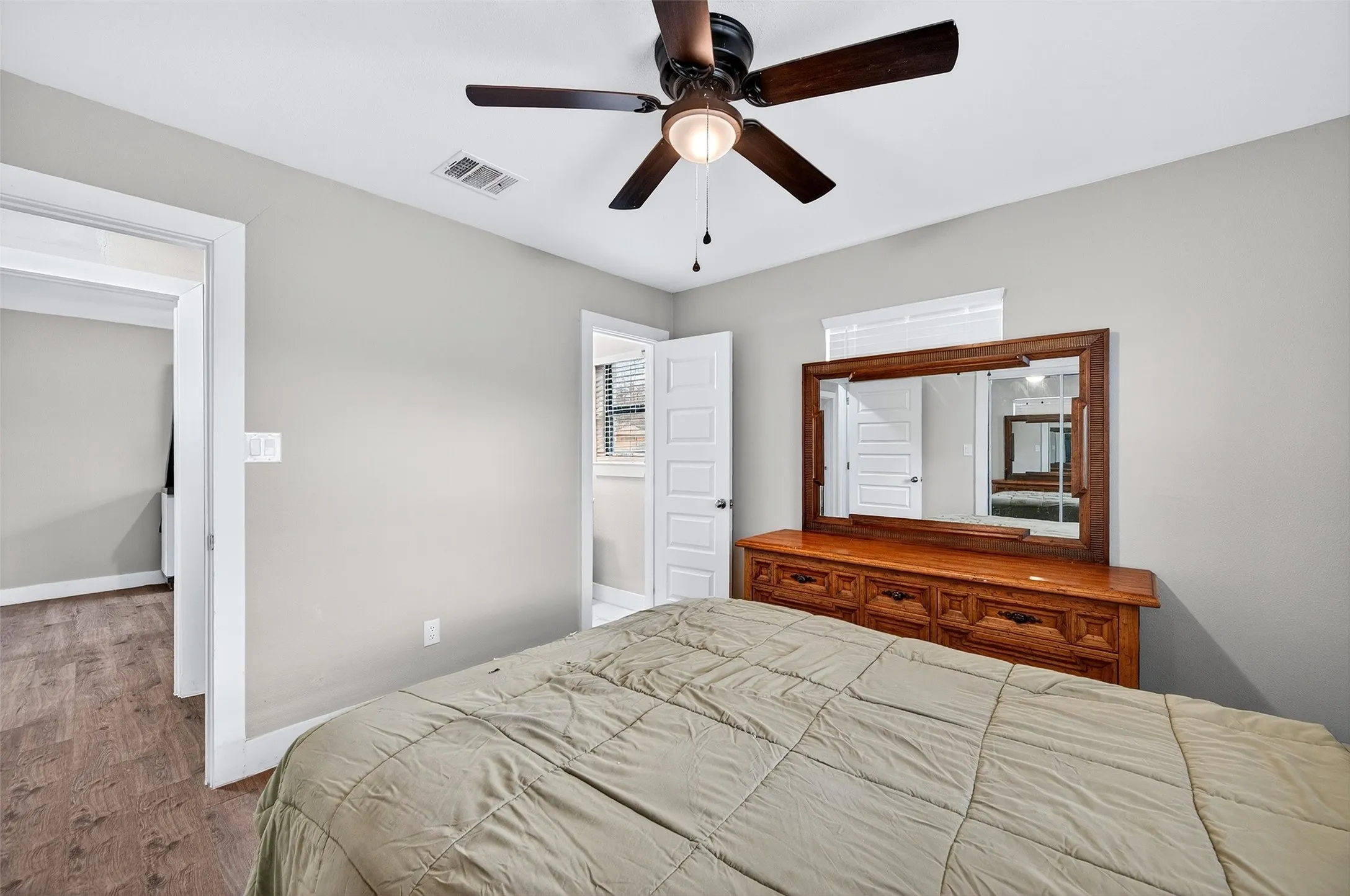 With half bathroom en suite