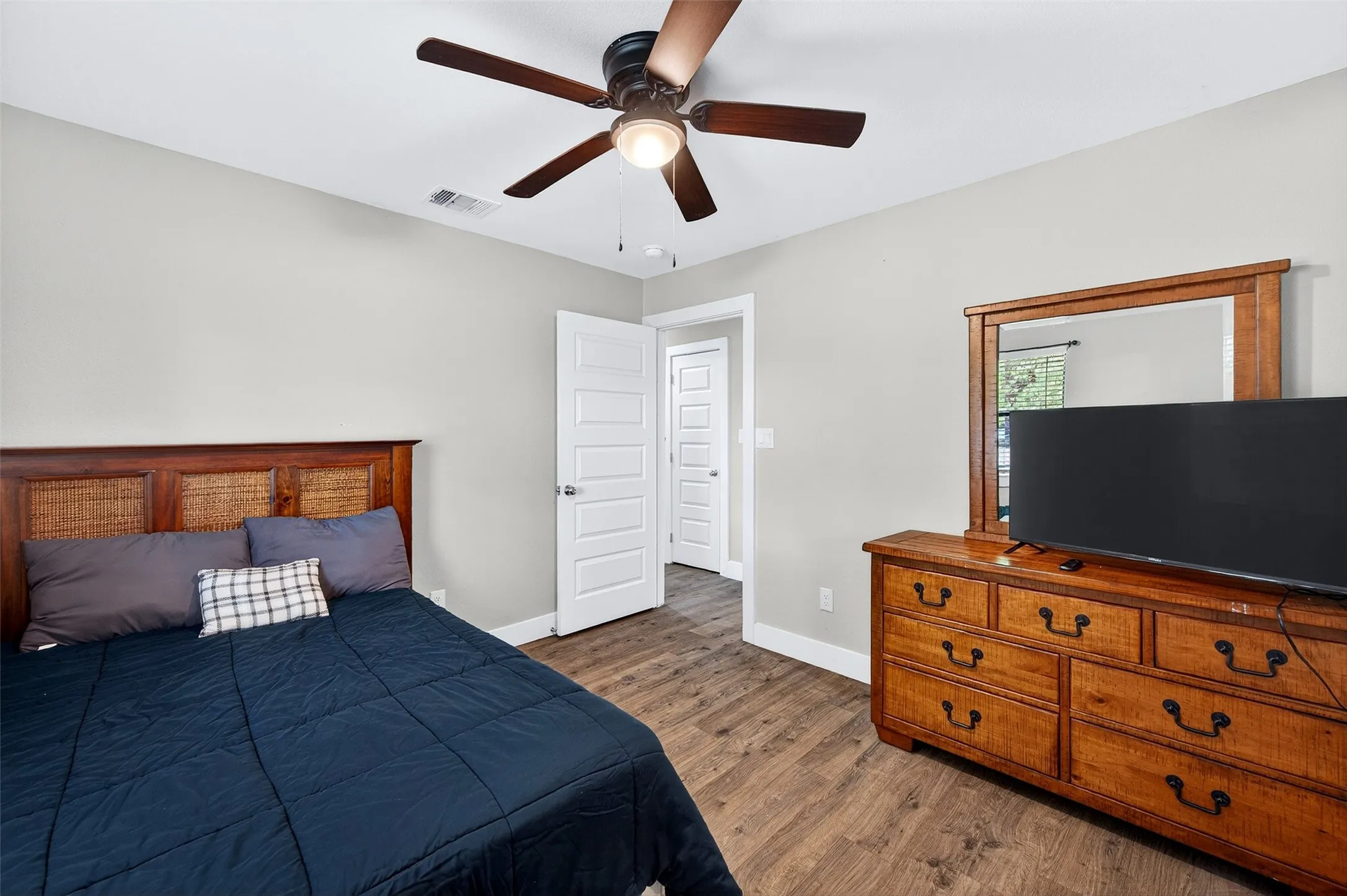 Single Family Residence For Sale in Grayson County , 604 E Summit Street, Sherman, Texas 75090, 4 Bedroom, 3 Bathroom, Garage spaces, 1,482 Sqft, built in 1960, mls#21389353, Real Estate Agent in Sherman, Homes For Sale in Grayson county, Homes For Sale in Sherman, Realtor in Sherman Texas, Real Estate Brokerage Independent Realty Texas, Luminita Cordes Realtor