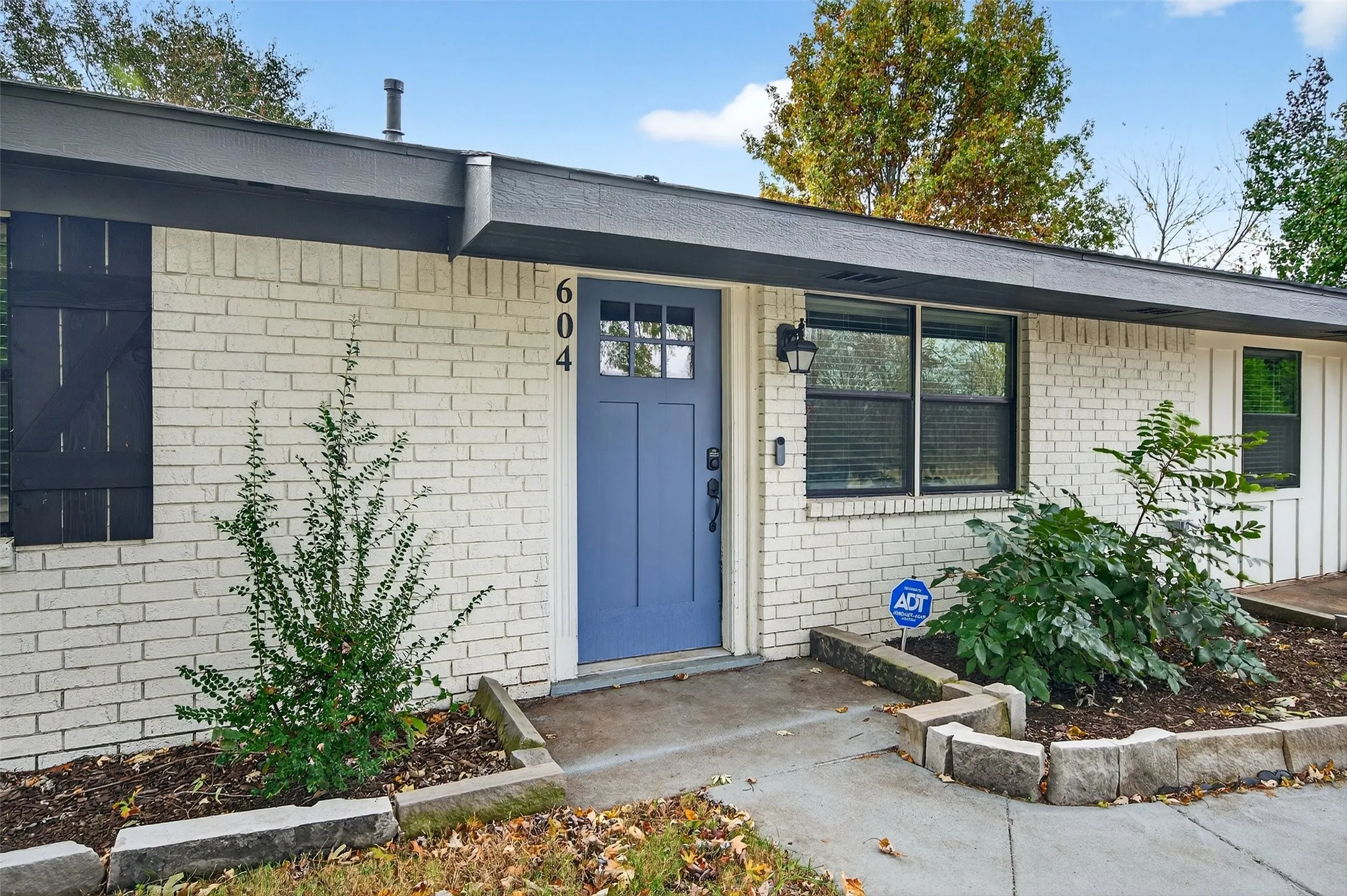 Single Family Residence For Sale in Grayson County , 604 E Summit Street, Sherman, Texas 75090, 4 Bedroom, 3 Bathroom, Garage spaces, 1,482 Sqft, built in 1960, mls#21389353, Real Estate Agent in Sherman, Homes For Sale in Grayson county, Homes For Sale in Sherman, Realtor in Sherman Texas, Real Estate Brokerage Independent Realty Texas, Luminita Cordes Realtor