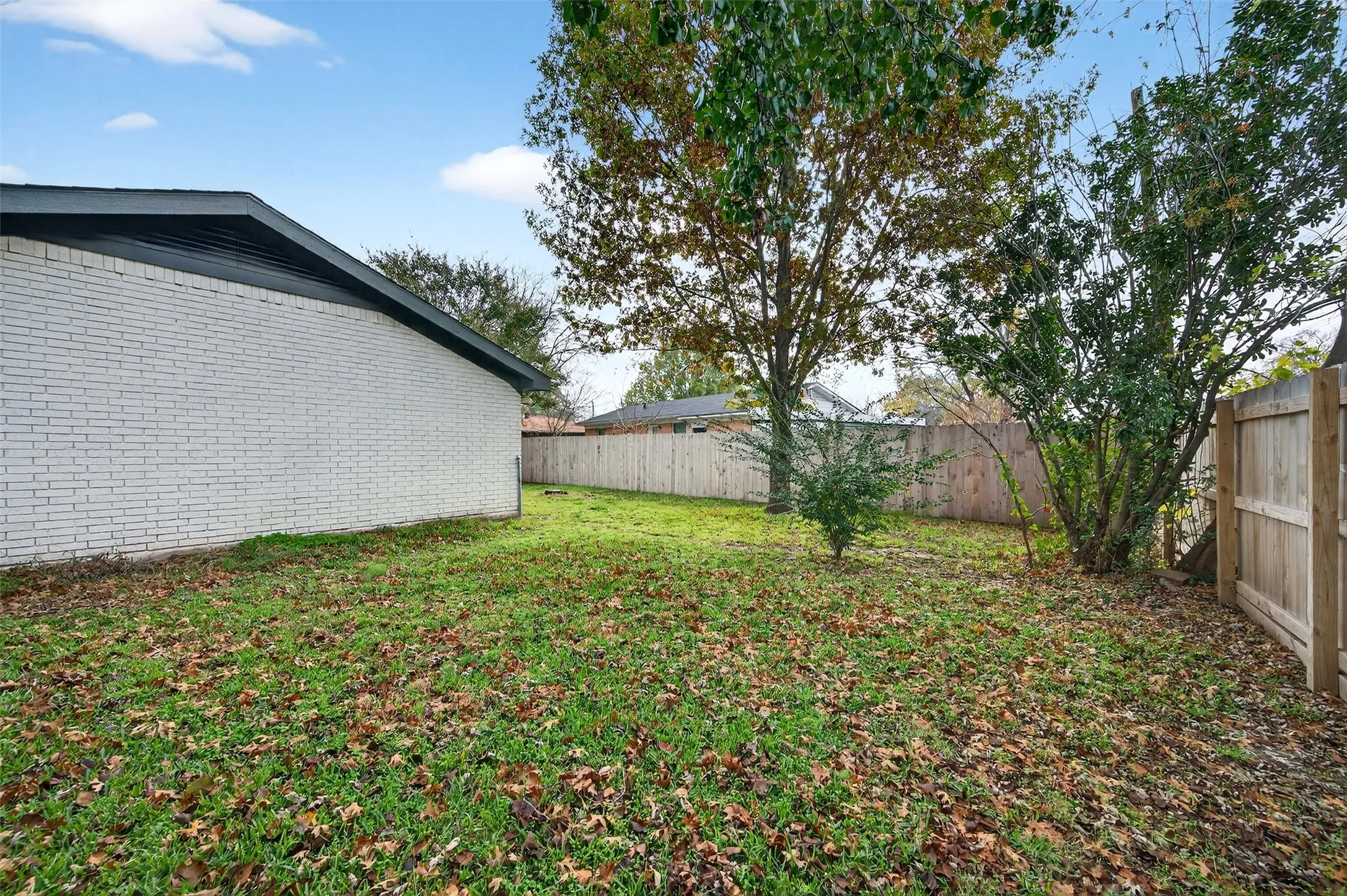 Single Family Residence For Sale in Grayson County , 604 E Summit Street, Sherman, Texas 75090, 4 Bedroom, 3 Bathroom, Garage spaces, 1,482 Sqft, built in 1960, mls#21389353, Real Estate Agent in Sherman, Homes For Sale in Grayson county, Homes For Sale in Sherman, Realtor in Sherman Texas, Real Estate Brokerage Independent Realty Texas, Luminita Cordes Realtor