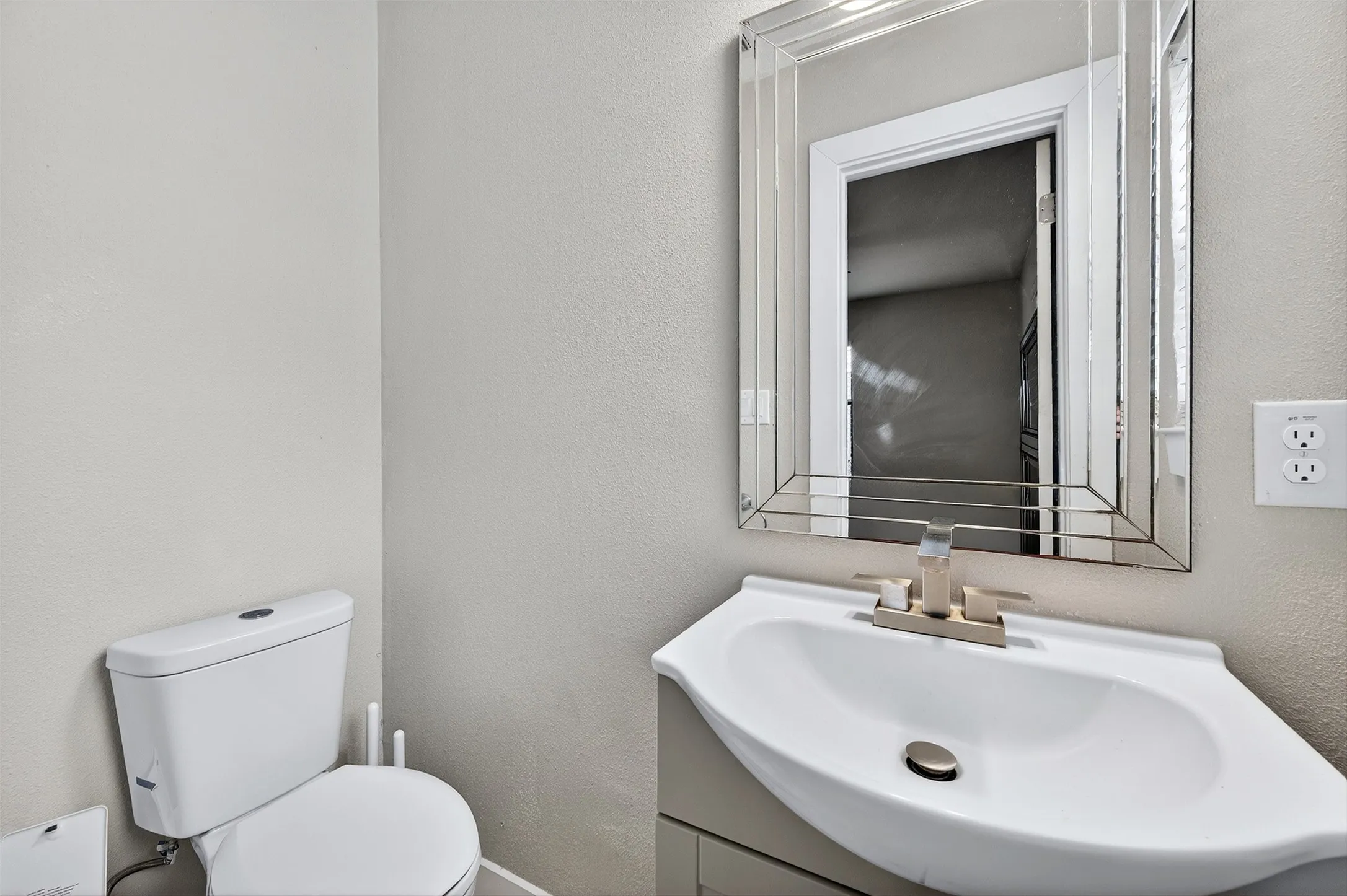 Half bathroom en suite