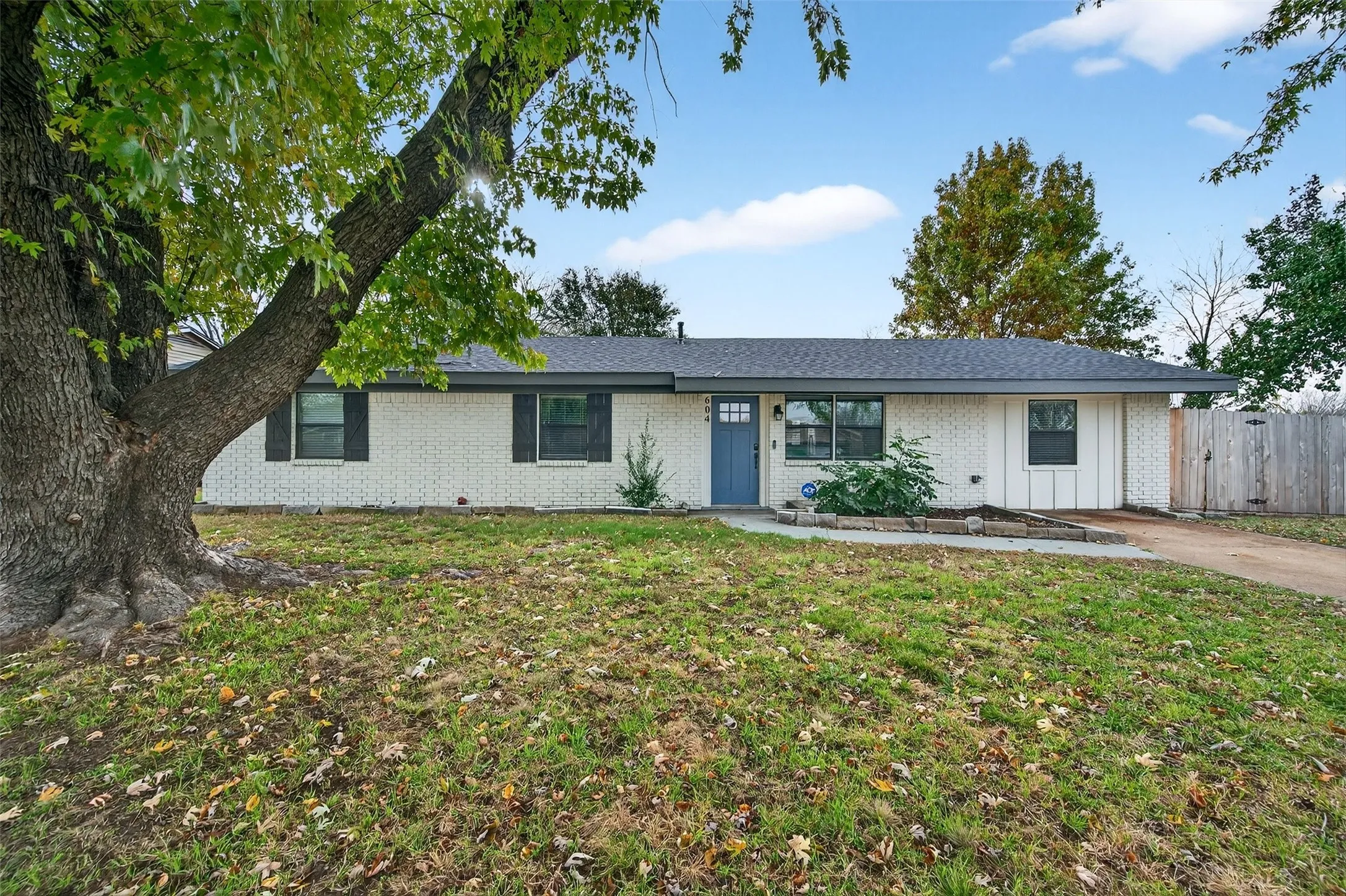 Single Family Residence For Sale in Grayson County , 604 E Summit Street, Sherman, Texas 75090, 4 Bedroom, 3 Bathroom, Garage spaces, 1,482 Sqft, built in 1960, mls#21389353, Real Estate Agent in Sherman, Homes For Sale in Grayson county, Homes For Sale in Sherman, Realtor in Sherman Texas, Real Estate Brokerage Independent Realty Texas, Luminita Cordes Realtor