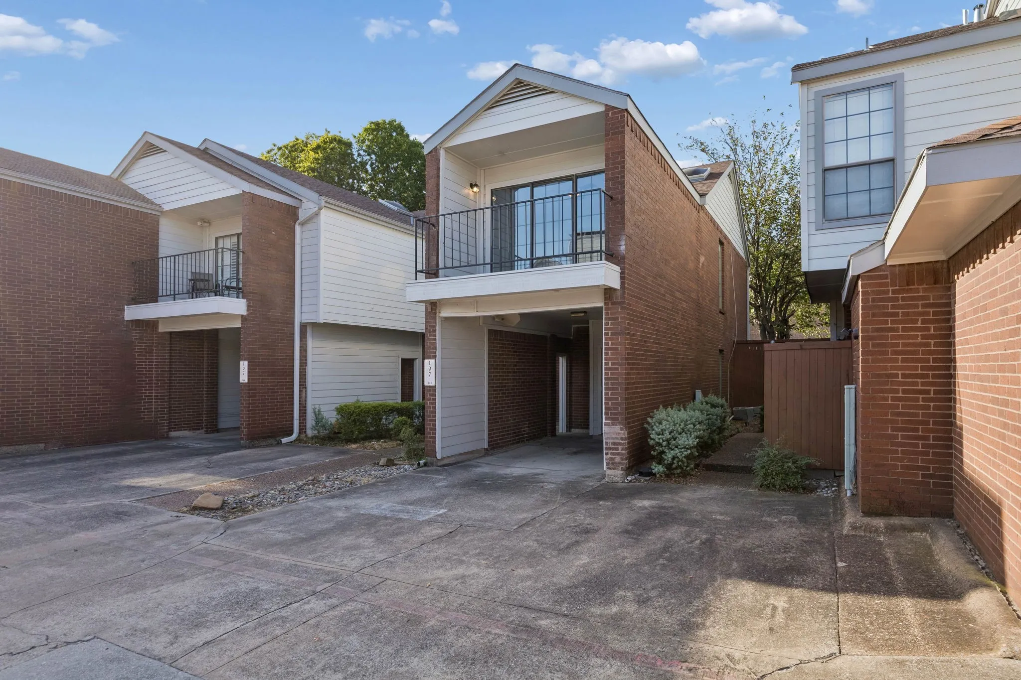 Condominium For Rent in Dallas County , 5100 Verde Valley Lane 143, Dallas, Texas 75254, 2 Bedroom, 2 Bathroom, Garage spaces, 1,013 Sqft, built in 1982, mls#21388932, Real Estate Agent in Dallas, Homes For Rent in Dallas county, Homes For Rent in Dallas, Realtor in Dallas Texas, Real Estate Brokerage Independent Realty Texas, Luminita Cordes Realtor