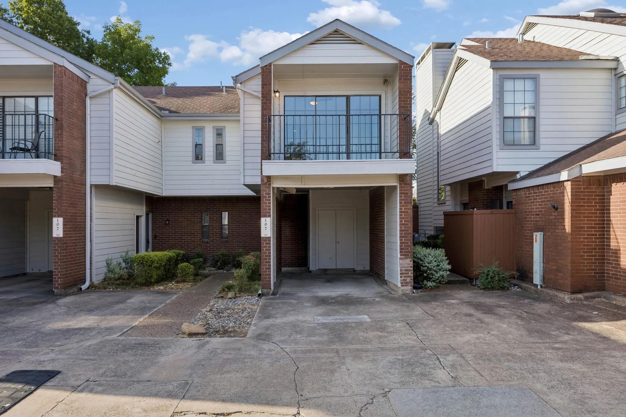 Condominium For Rent in Dallas County , 5100 Verde Valley Lane 143, Dallas, Texas 75254, 2 Bedroom, 2 Bathroom, Garage spaces, 1,013 Sqft, built in 1982, mls#21388932, Real Estate Agent in Dallas, Homes For Rent in Dallas county, Homes For Rent in Dallas, Realtor in Dallas Texas, Real Estate Brokerage Independent Realty Texas, Luminita Cordes Realtor
