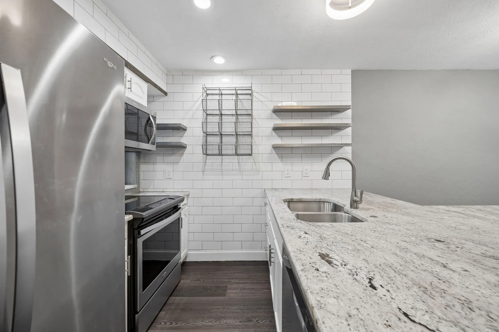 Condominium For Rent in Dallas County , 5100 Verde Valley Lane 143, Dallas, Texas 75254, 2 Bedroom, 2 Bathroom, Garage spaces, 1,013 Sqft, built in 1982, mls#21388932, Real Estate Agent in Dallas, Homes For Rent in Dallas county, Homes For Rent in Dallas, Realtor in Dallas Texas, Real Estate Brokerage Independent Realty Texas, Luminita Cordes Realtor