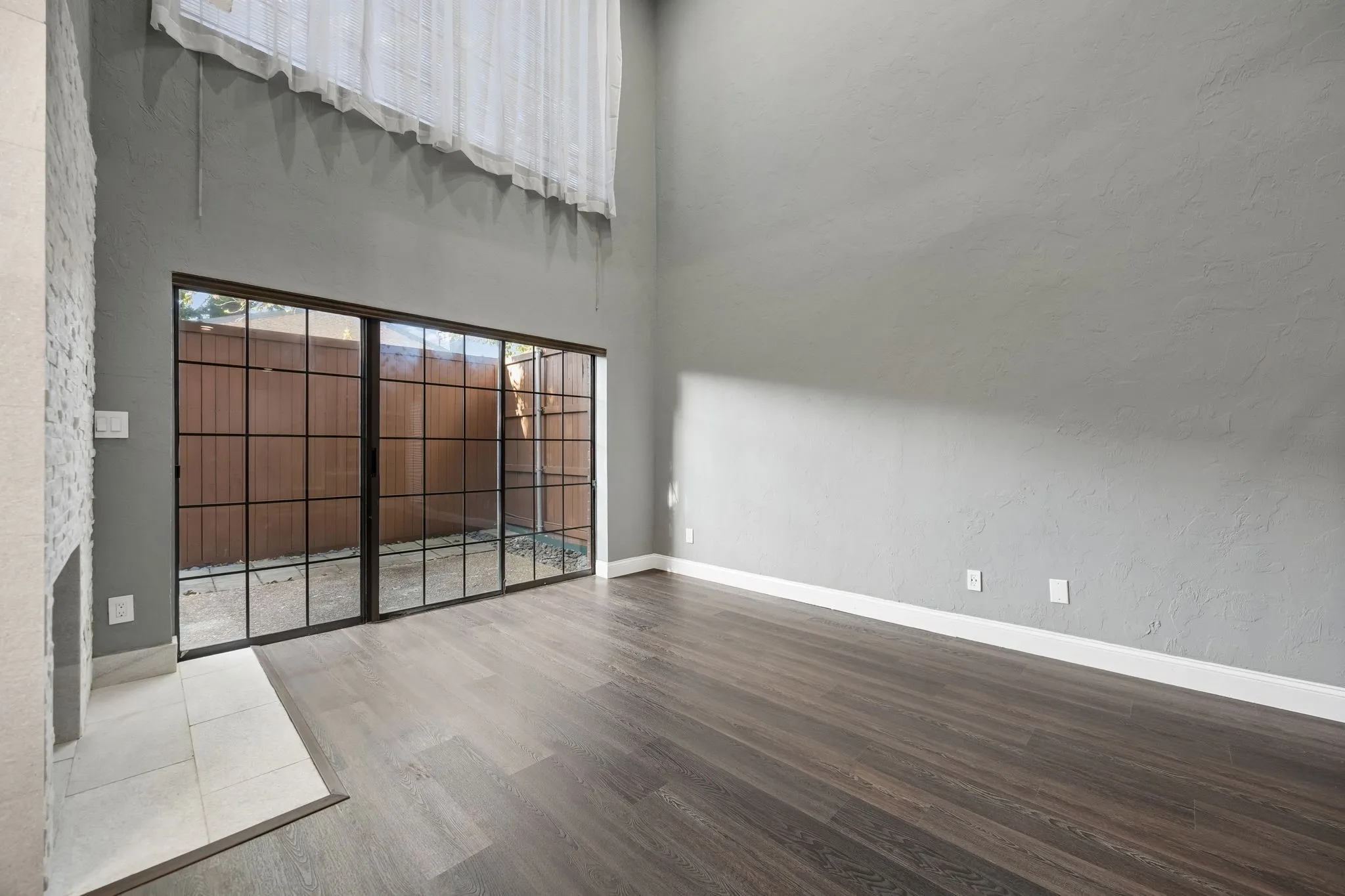 Condominium For Rent in Dallas County , 5100 Verde Valley Lane 143, Dallas, Texas 75254, 2 Bedroom, 2 Bathroom, Garage spaces, 1,013 Sqft, built in 1982, mls#21388932, Real Estate Agent in Dallas, Homes For Rent in Dallas county, Homes For Rent in Dallas, Realtor in Dallas Texas, Real Estate Brokerage Independent Realty Texas, Luminita Cordes Realtor