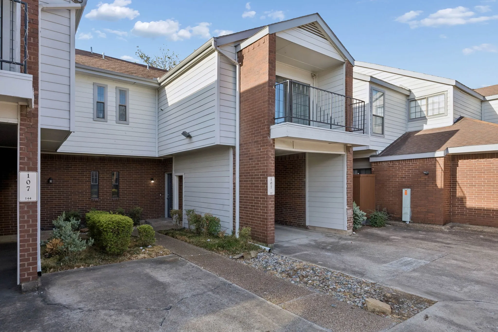 Condominium For Rent in Dallas County , 5100 Verde Valley Lane 143, Dallas, Texas 75254, 2 Bedroom, 2 Bathroom, Garage spaces, 1,013 Sqft, built in 1982, mls#21388932, Real Estate Agent in Dallas, Homes For Rent in Dallas county, Homes For Rent in Dallas, Realtor in Dallas Texas, Real Estate Brokerage Independent Realty Texas, Luminita Cordes Realtor