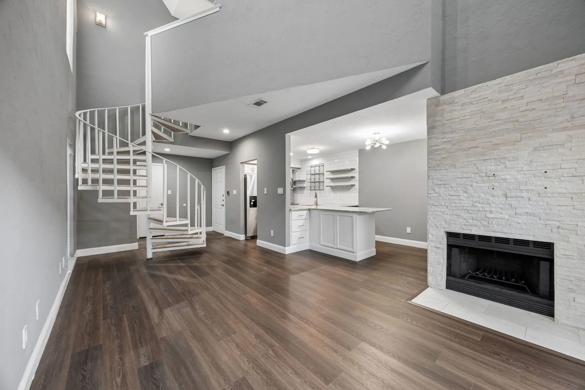 Condominium For Rent in Dallas County , 5100 Verde Valley Lane 143, Dallas, Texas 75254, 2 Bedroom, 2 Bathroom, Garage spaces, 1,013 Sqft, built in 1982, mls#21388932, Real Estate Agent in Dallas, Homes For Rent in Dallas county, Homes For Rent in Dallas, Realtor in Dallas Texas, Real Estate Brokerage Independent Realty Texas, Luminita Cordes Realtor